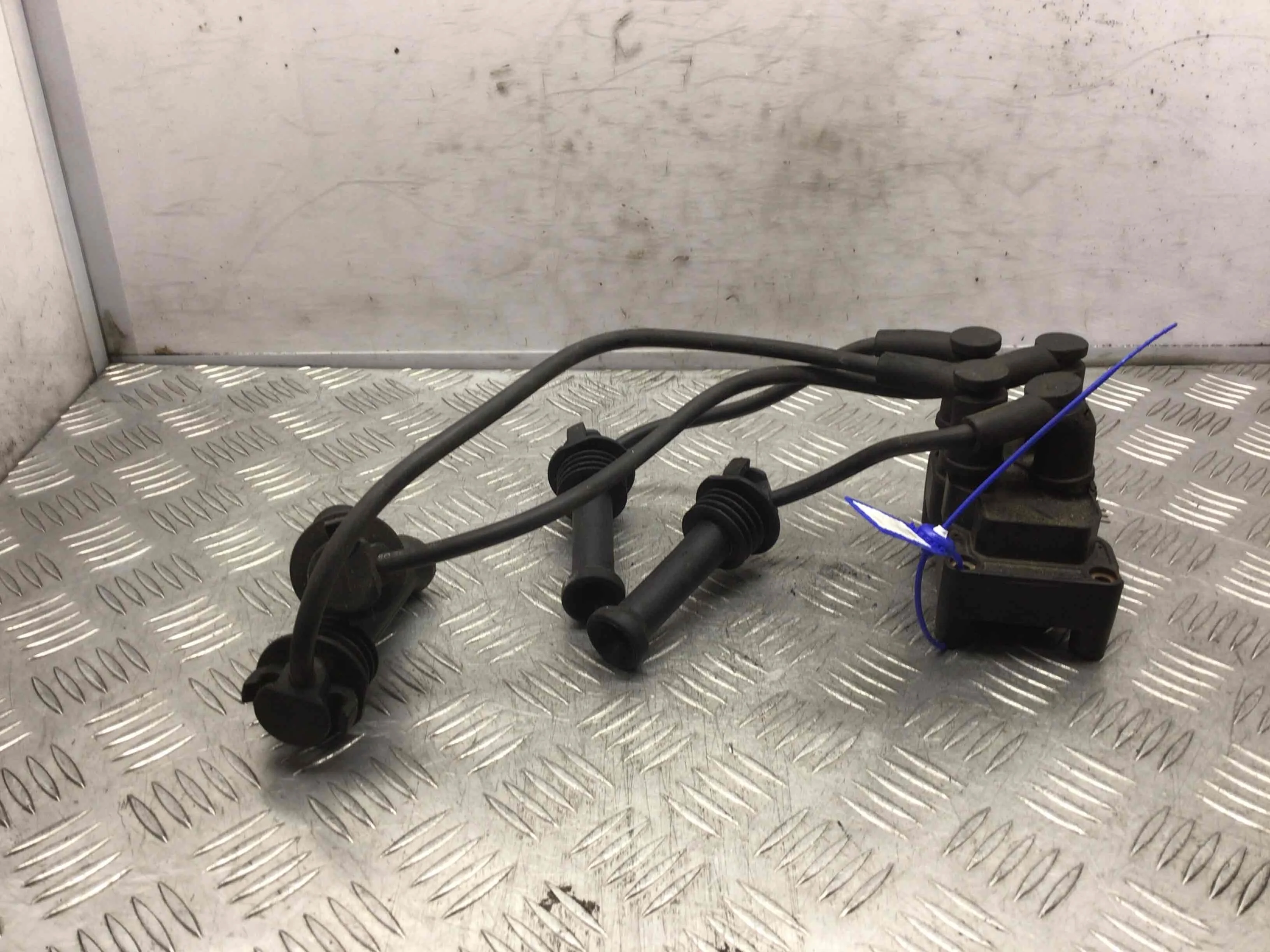 Катушка зажигания Ford C-MAX 1 поколение [рестайлинг] (2007-2010) бензин 1.6 i Механика Минивэн