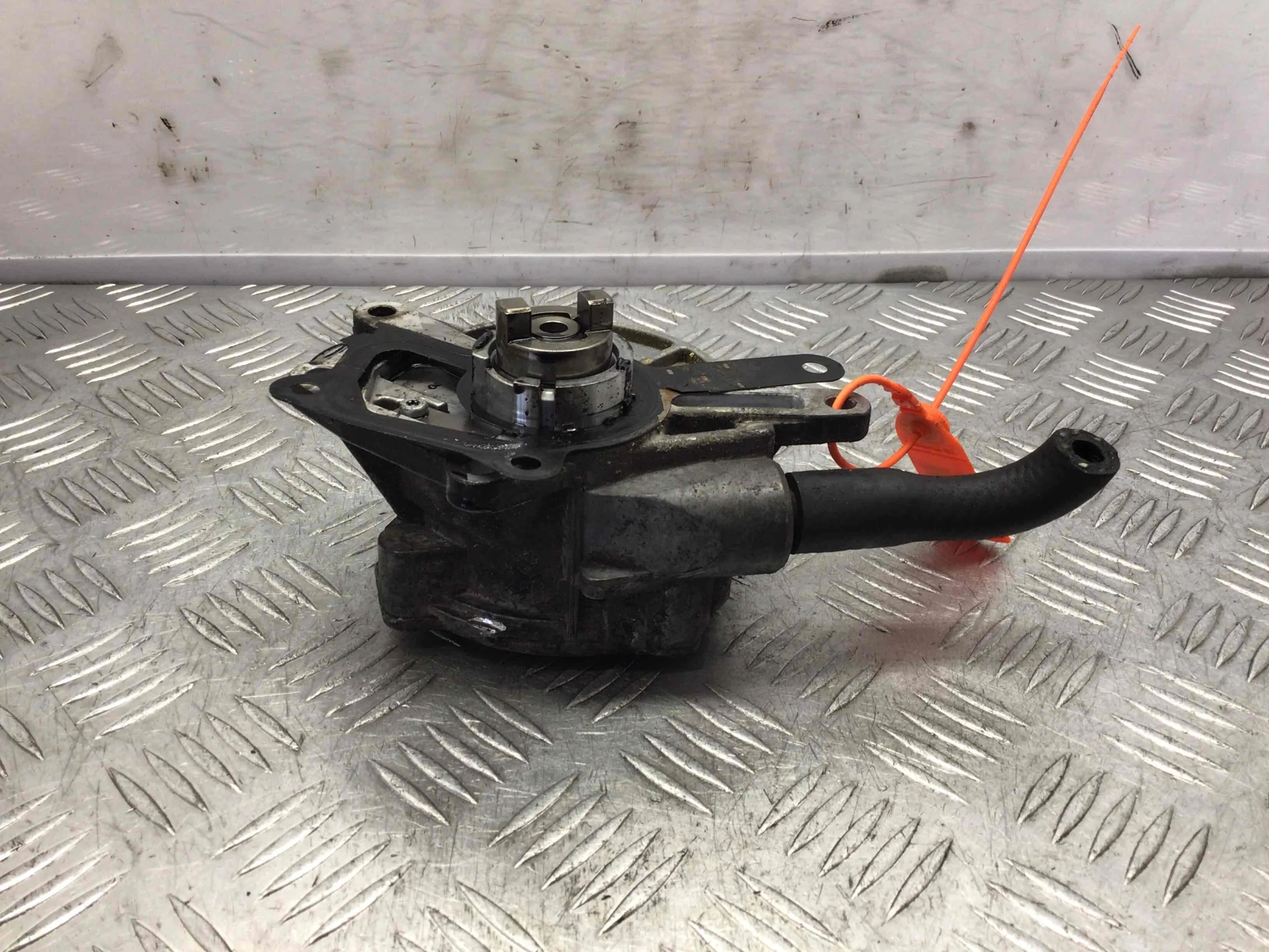 Насос вакуумный Jeep Grand Cherokee Grand Cherokee III (WH,WK) 2005 - 2010 дизель 3.0 CRDi Автомат