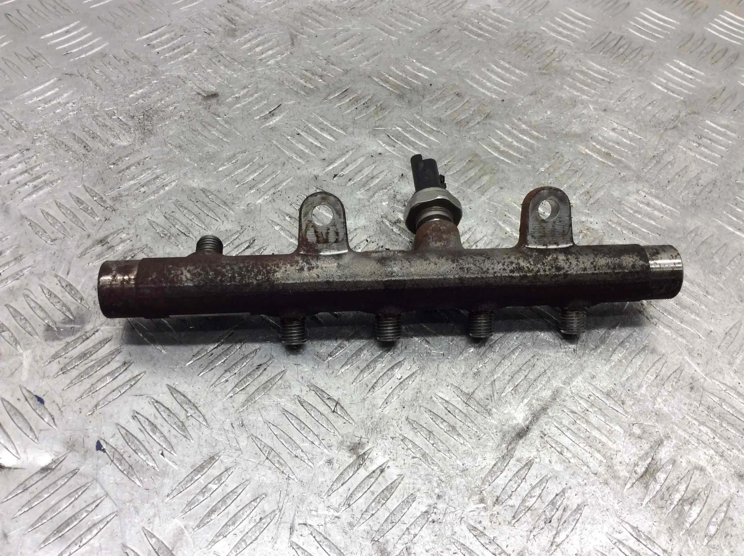 Топливная рампа Nissan Juke 1 поколение 2010 - 2014 дизель 1.5 dCi Механика Х/б