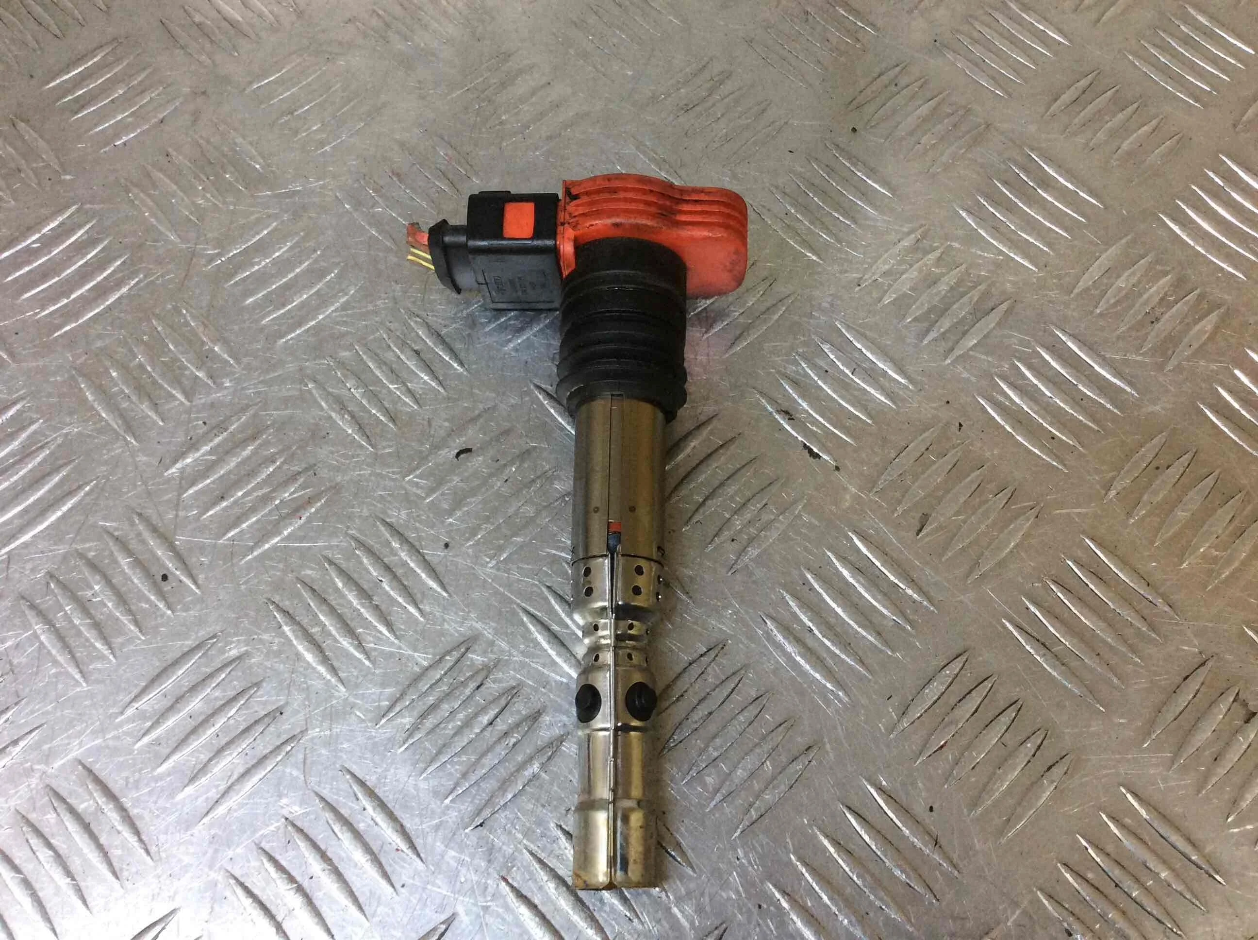 Катушка зажигания Audi A4 B7 (2004-2008) бензин 3.0 i Автомат Универсал