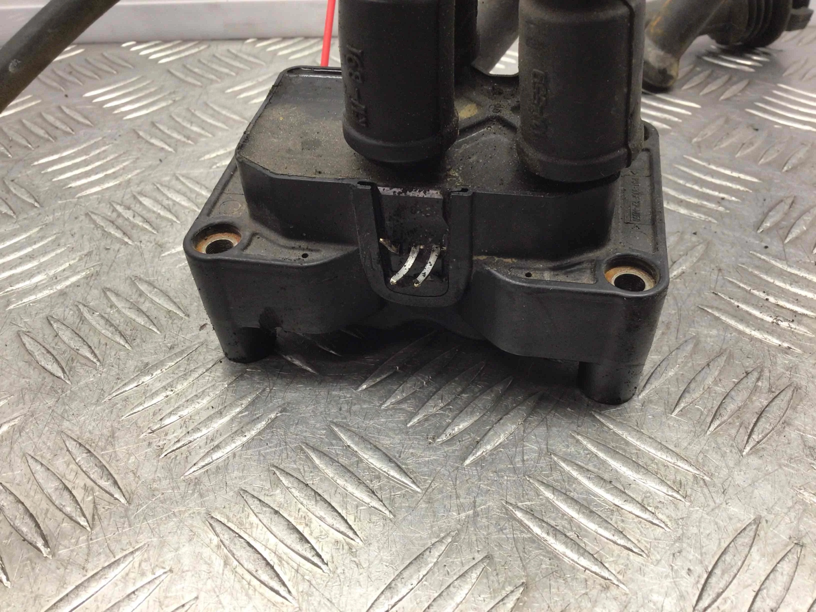 Катушка зажигания Ford Focus 1 поколение [рестайлинг] (2001-2005) бензин 1.4 i Механика Х/б