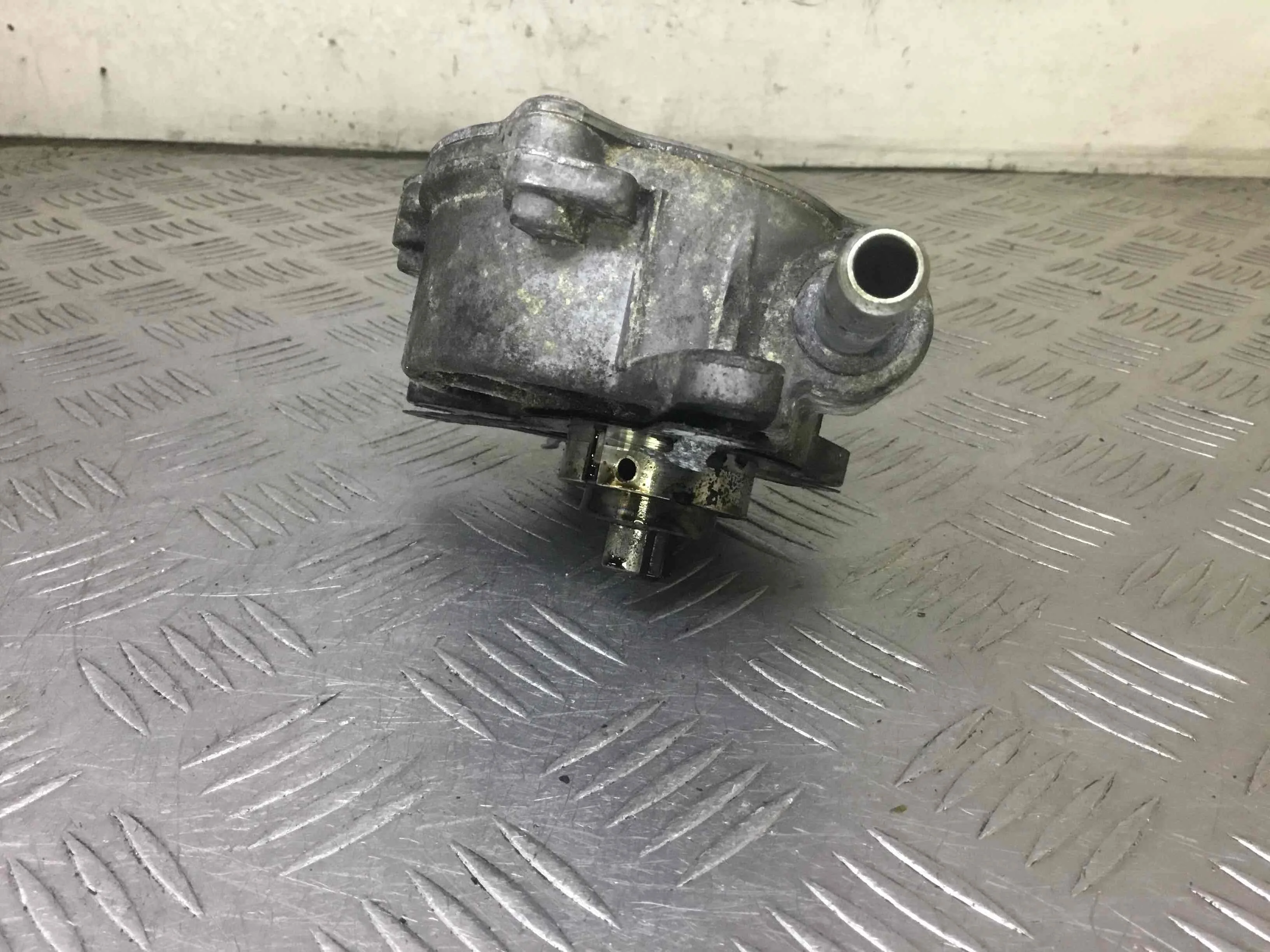 Насос вакуумный Mercedes Sprinter Sprinter II (w906) 2006 - 2017 дизель 3.0 CDI Механика Микроавтобус