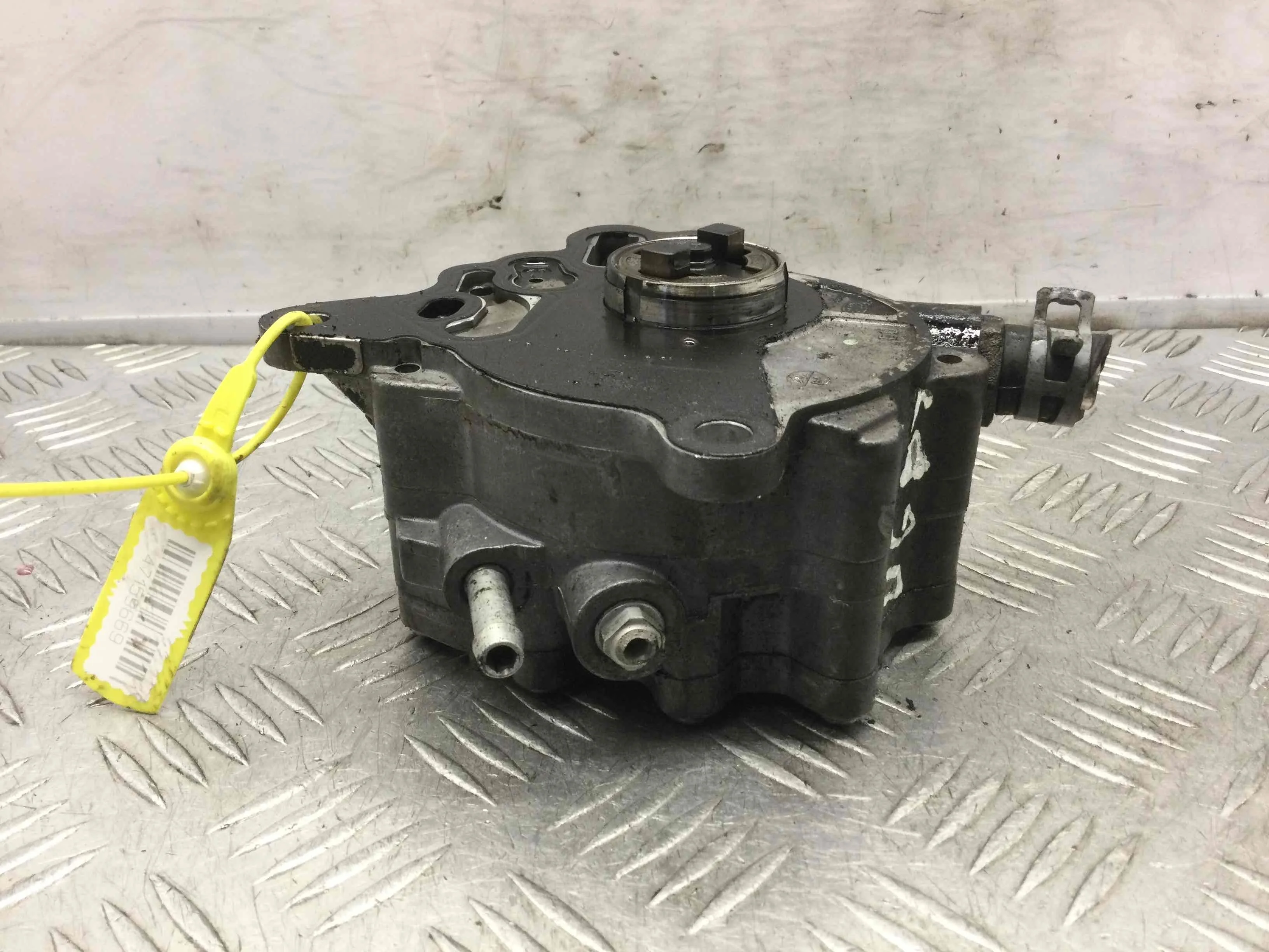 Насос вакуумный Audi A4 B7 (2004-2008) дизель 2.0 TDI Вариатор Седан