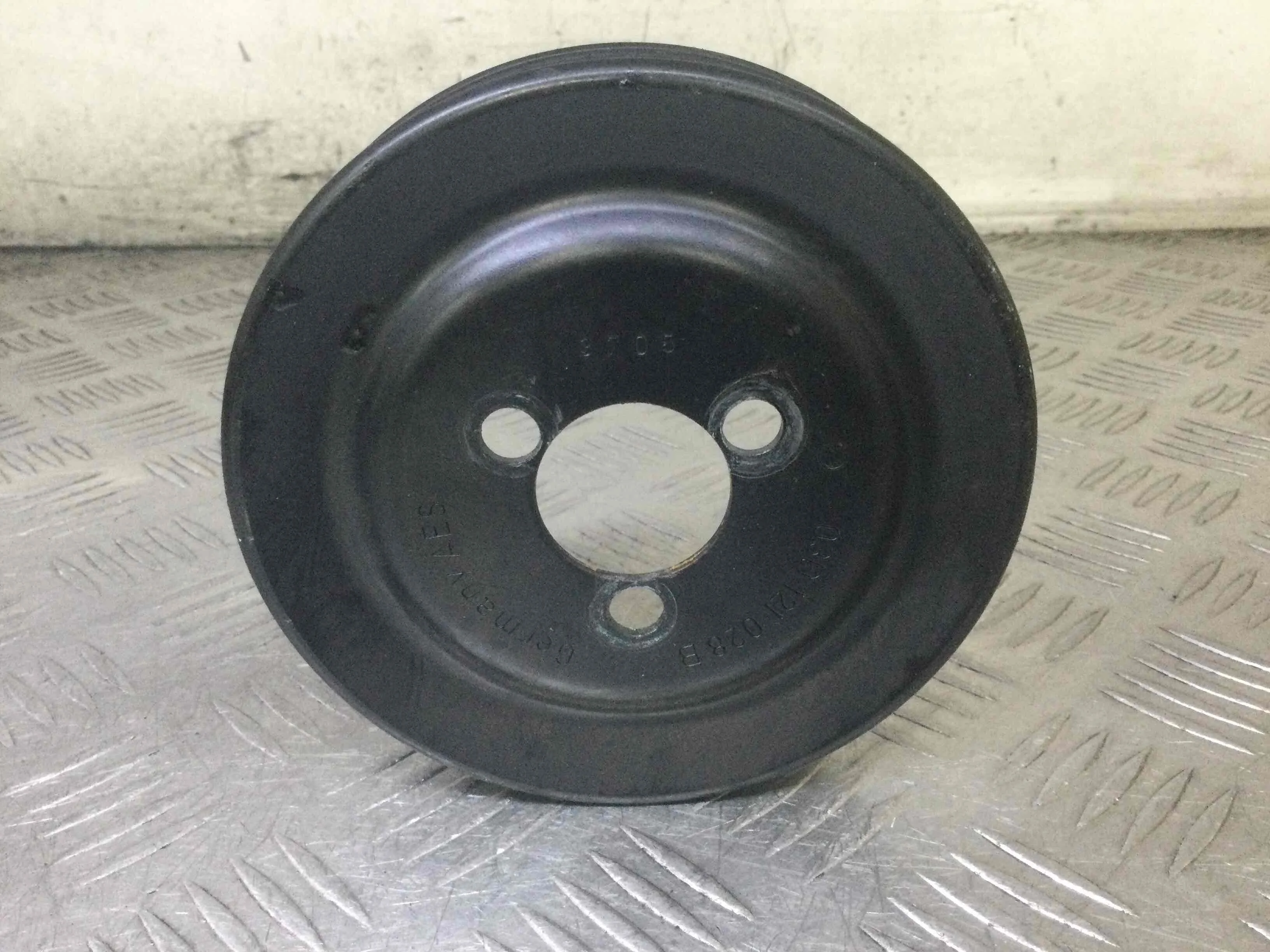 Шкив помпы Audi A3 8P (2003-2005) бензин 1.6 FSI Механика Х/б