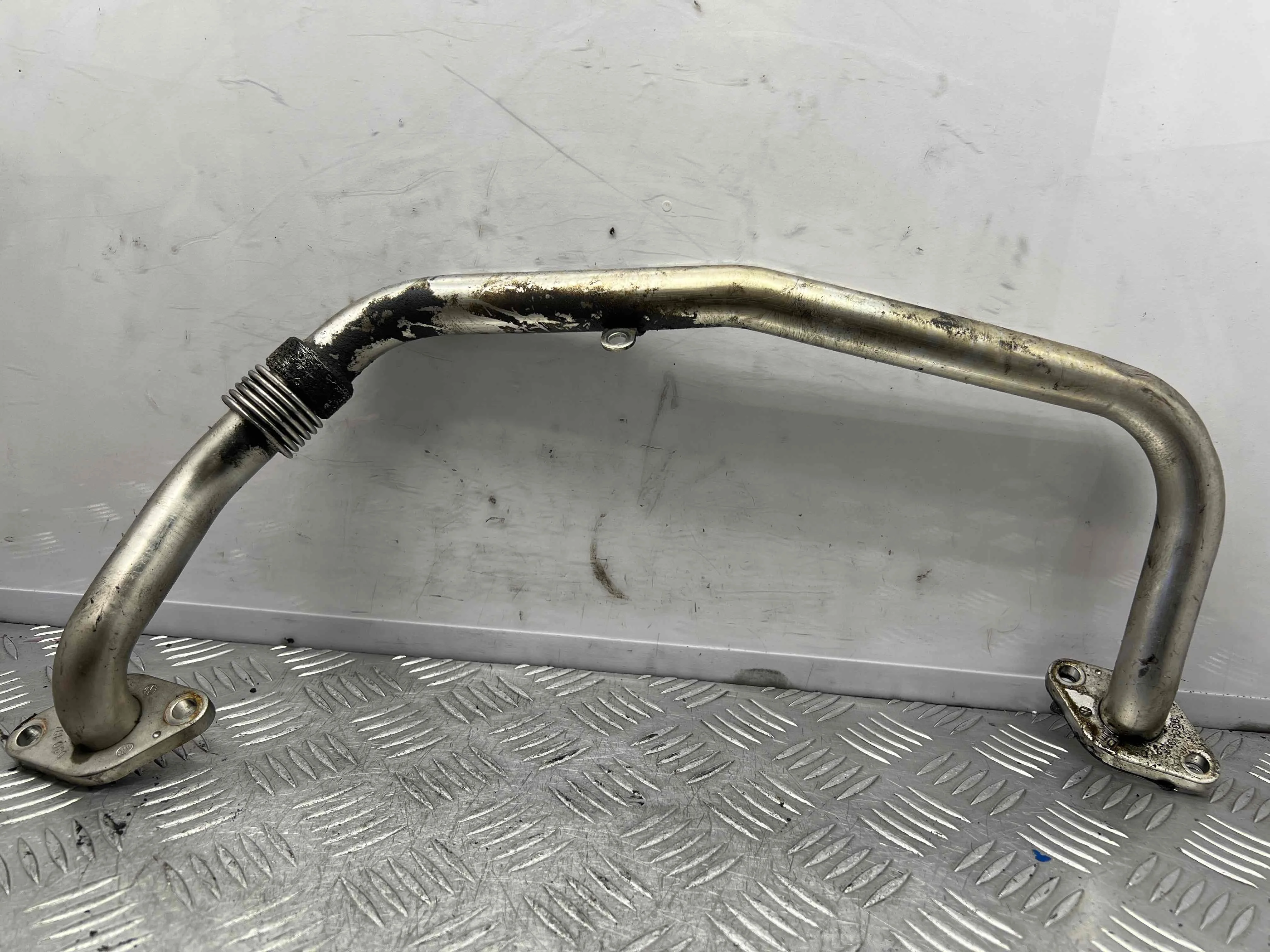 Трубка системы рециркуляции EGR Volkswagen Passat B6 (2005-2010) дизель 2.0 TDI Механика Седан