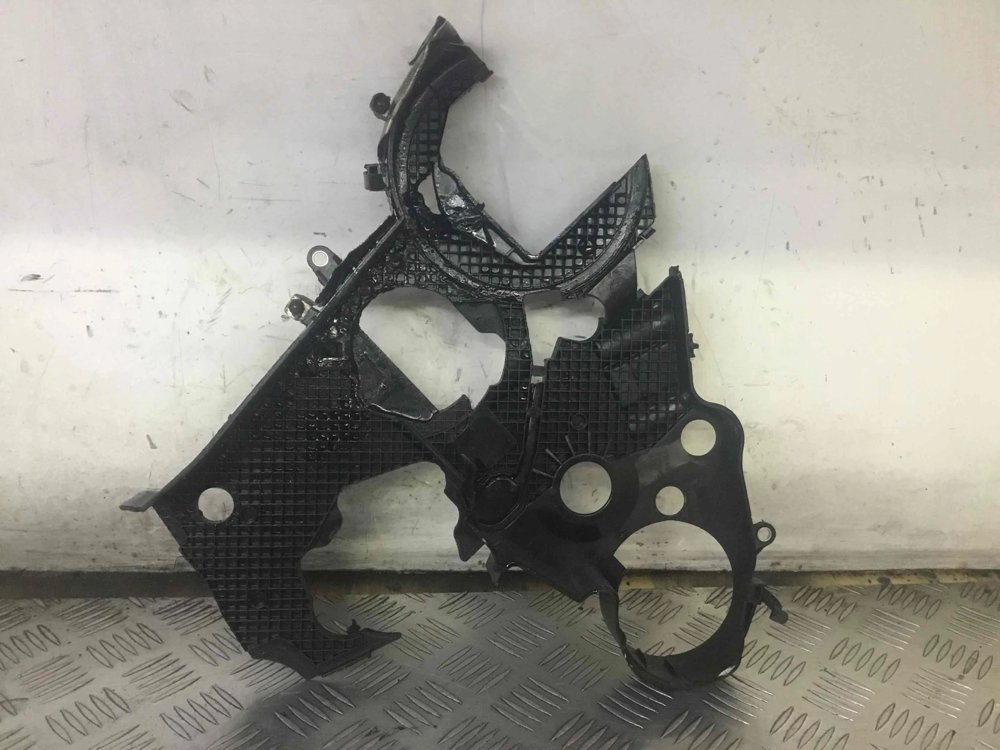 Защита (кожух, крышка) ремня генератора Volkswagen Passat B6 (2005-2010) дизель 2.0 TDI Механика Седан