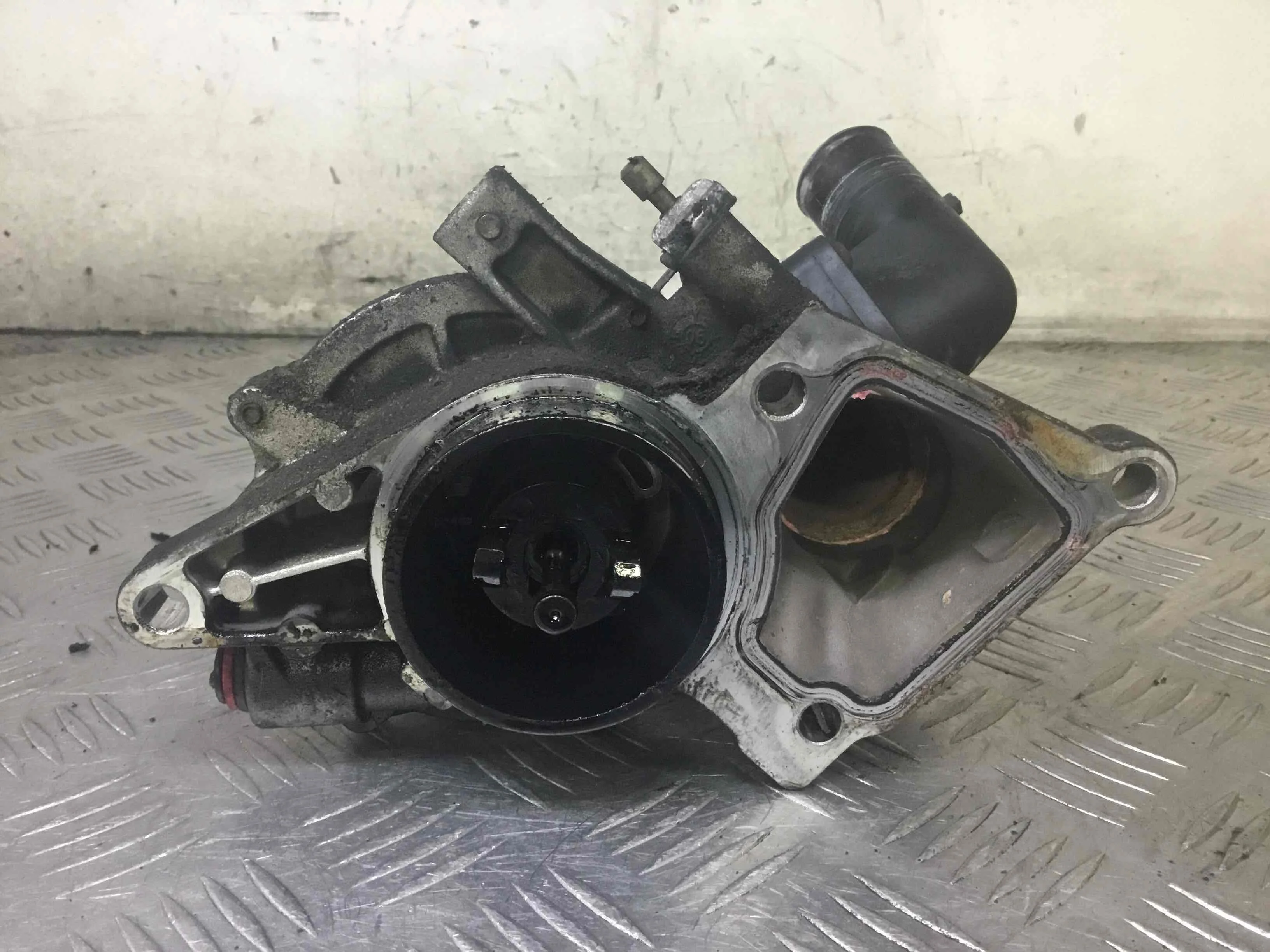 Насос вакуумный Ford Transit 3 поколение [рестайлинг] (2006-2013) дизель 2.2 TDCi Механика Микроавтобус