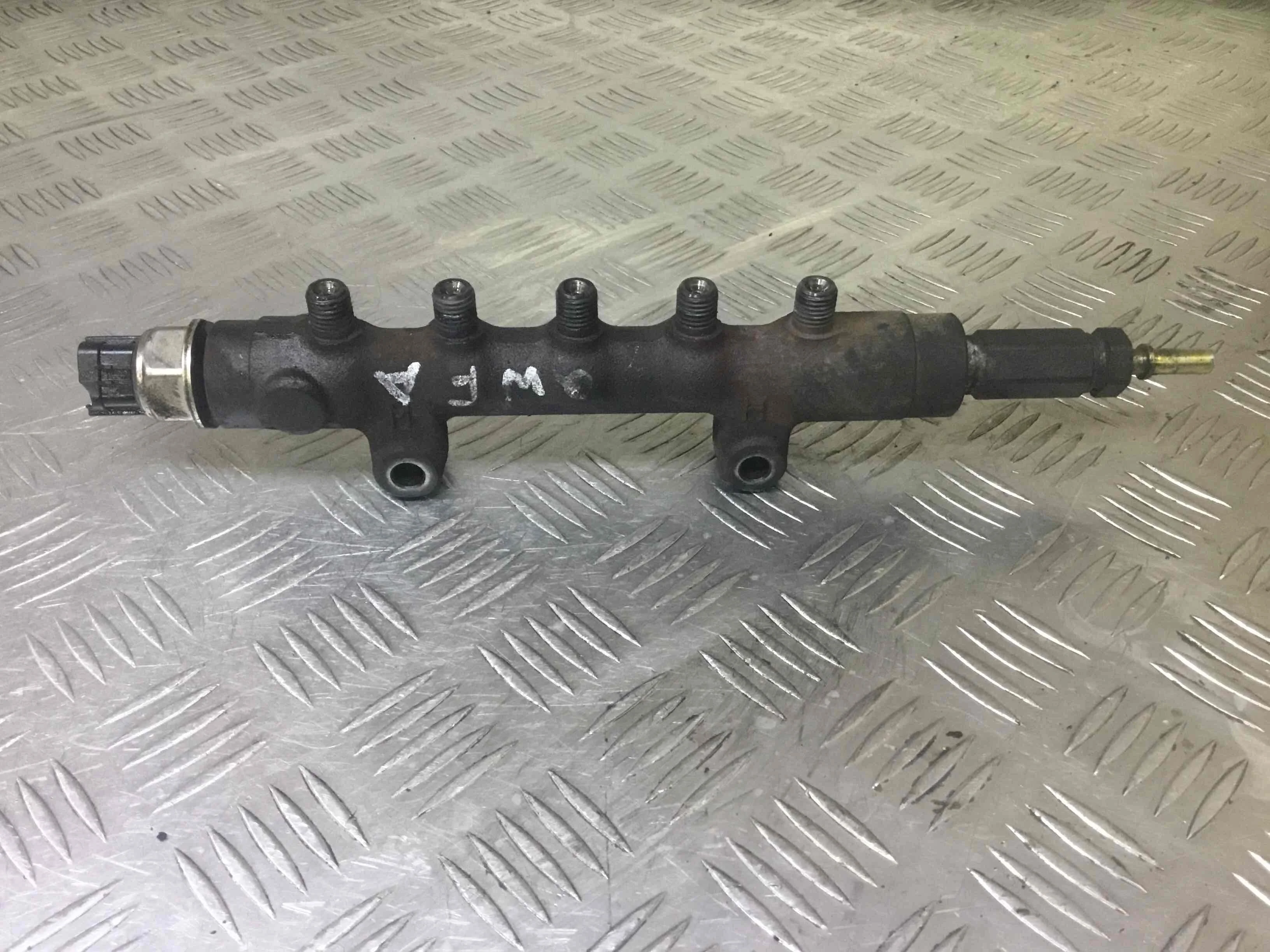 Топливная рампа Ford Transit 3 поколение [рестайлинг] (2006-2013) дизель 2.2 TDCi Механика Микроавтобус