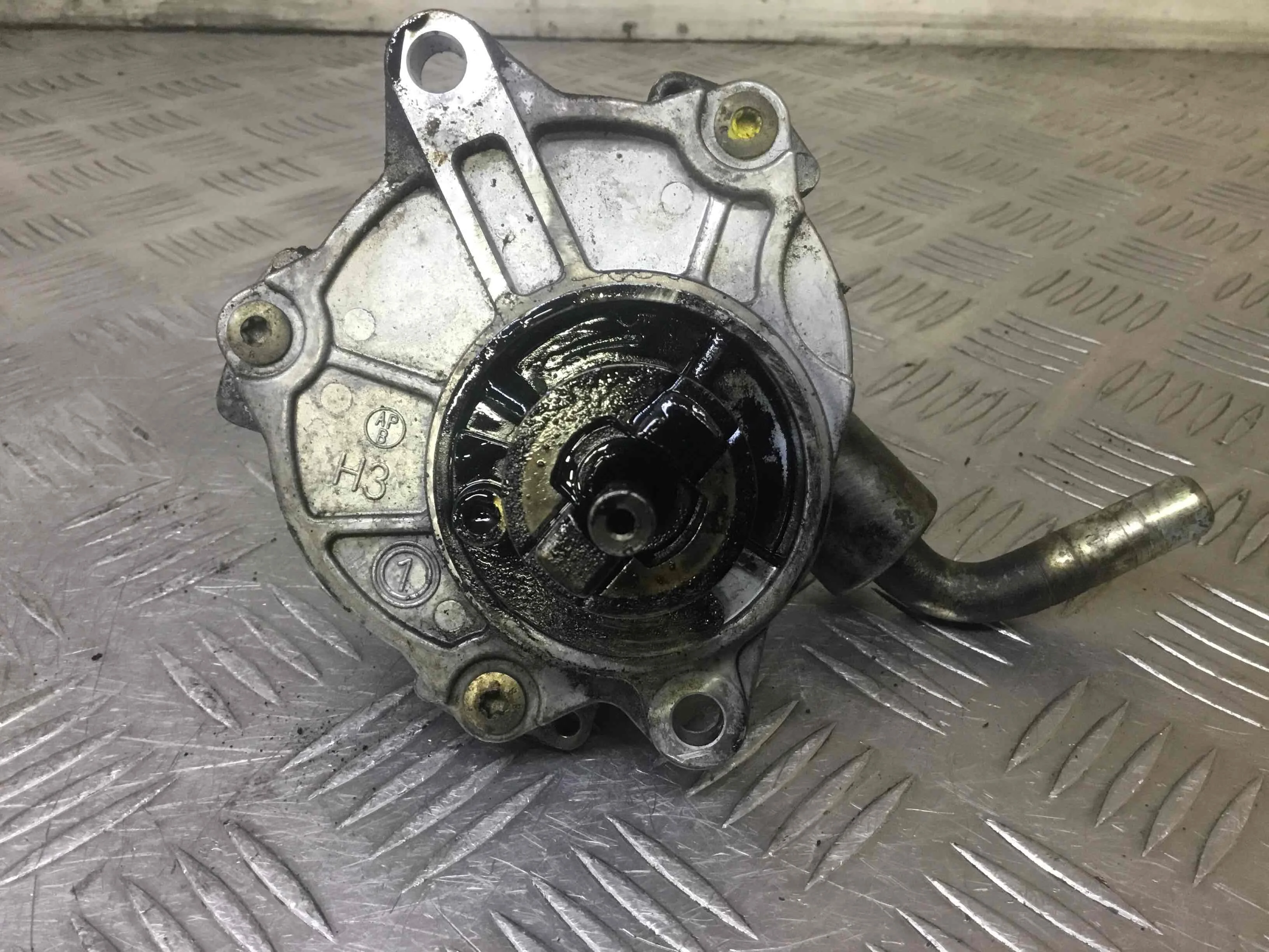 Насос вакуумный Mercedes C-klasse W203/S203/CL203 (2000-2004) дизель 2.2 CDI Механика Седан