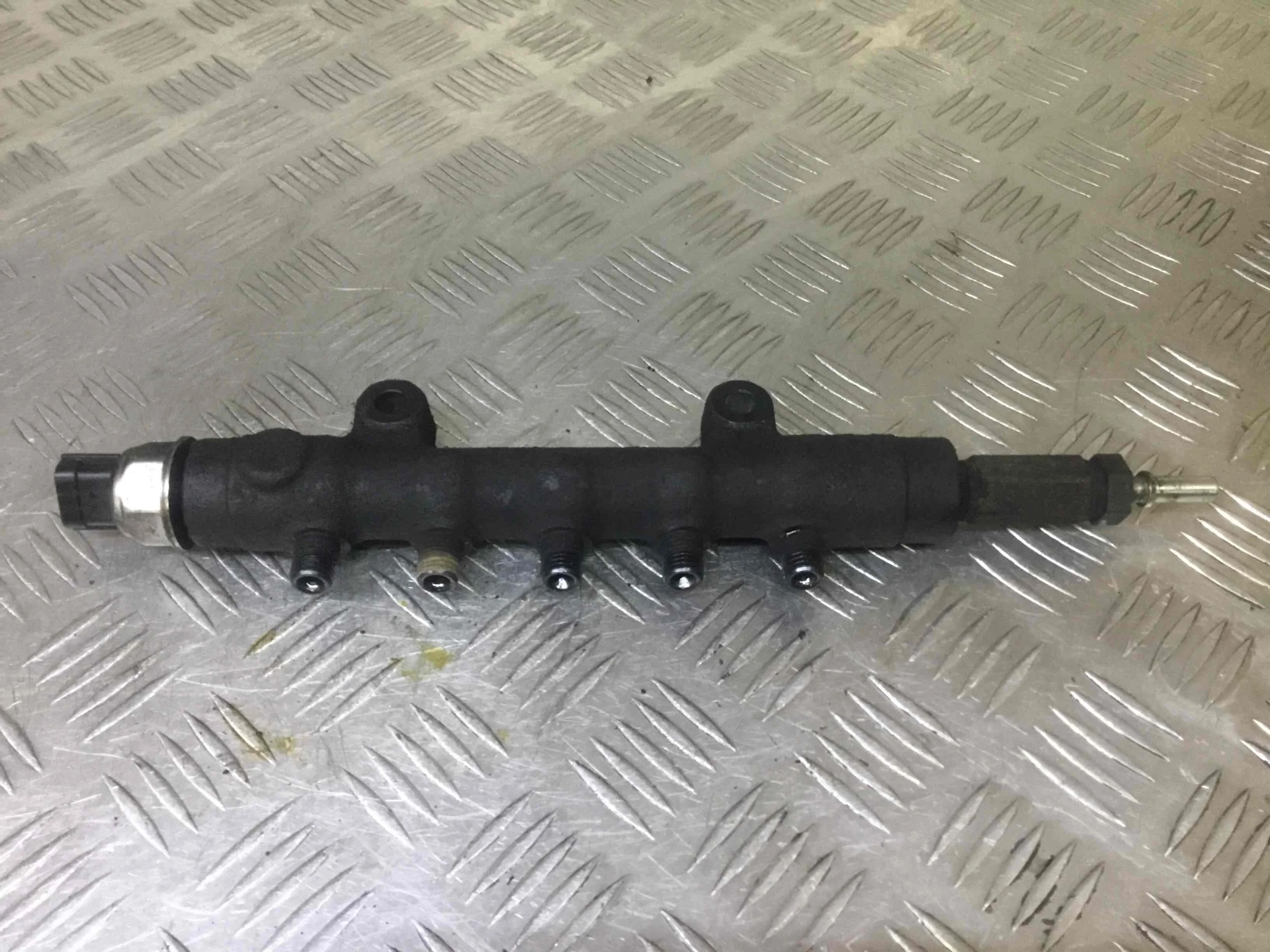 Топливная рампа Ford Transit 3 поколение [рестайлинг] (2006-2013) дизель 2.2 TDCi Механика