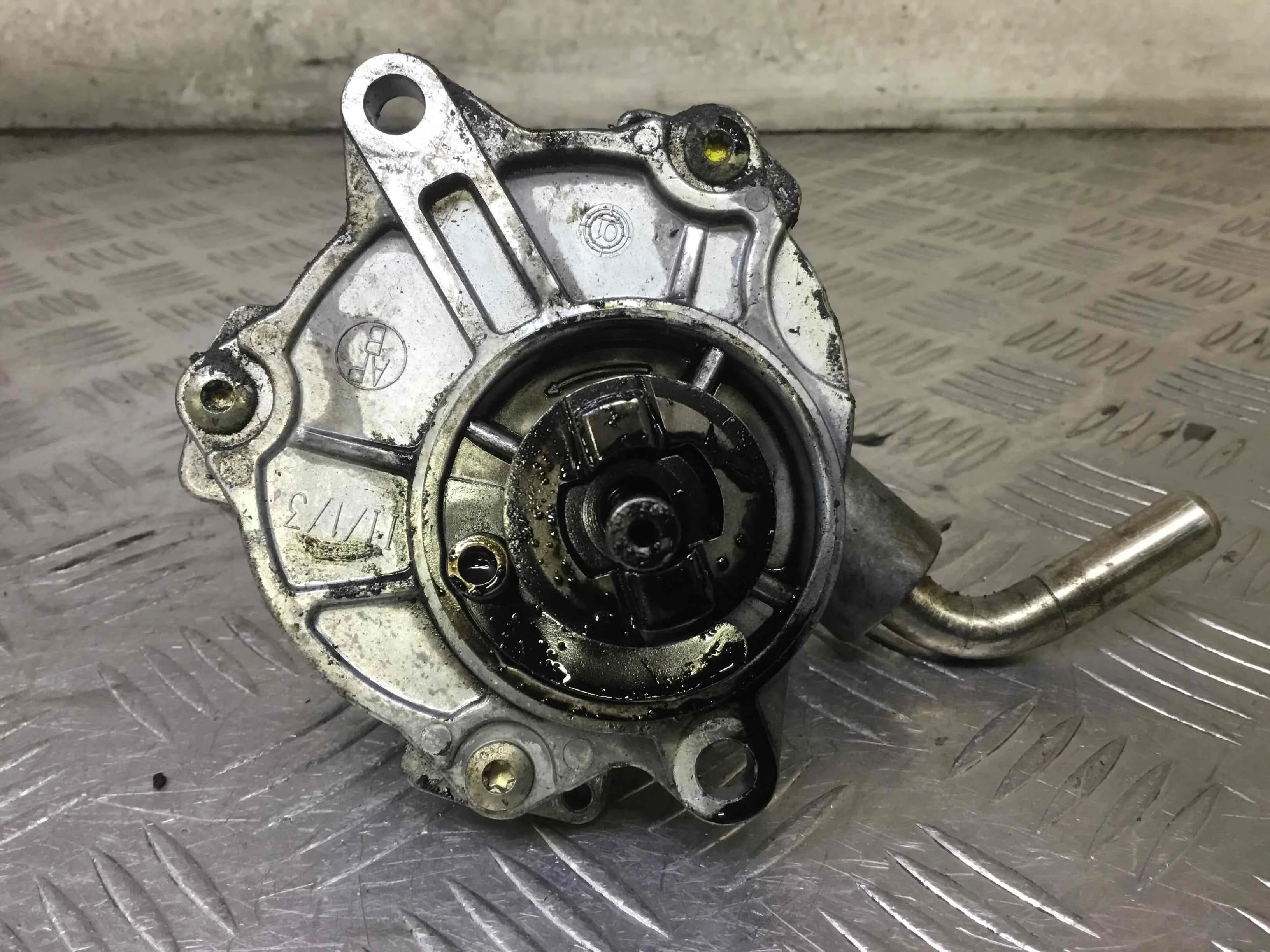 Насос вакуумный Mercedes C-klasse W203/S203/CL203 (2000-2004) дизель 2.2 CDI Механика Седан