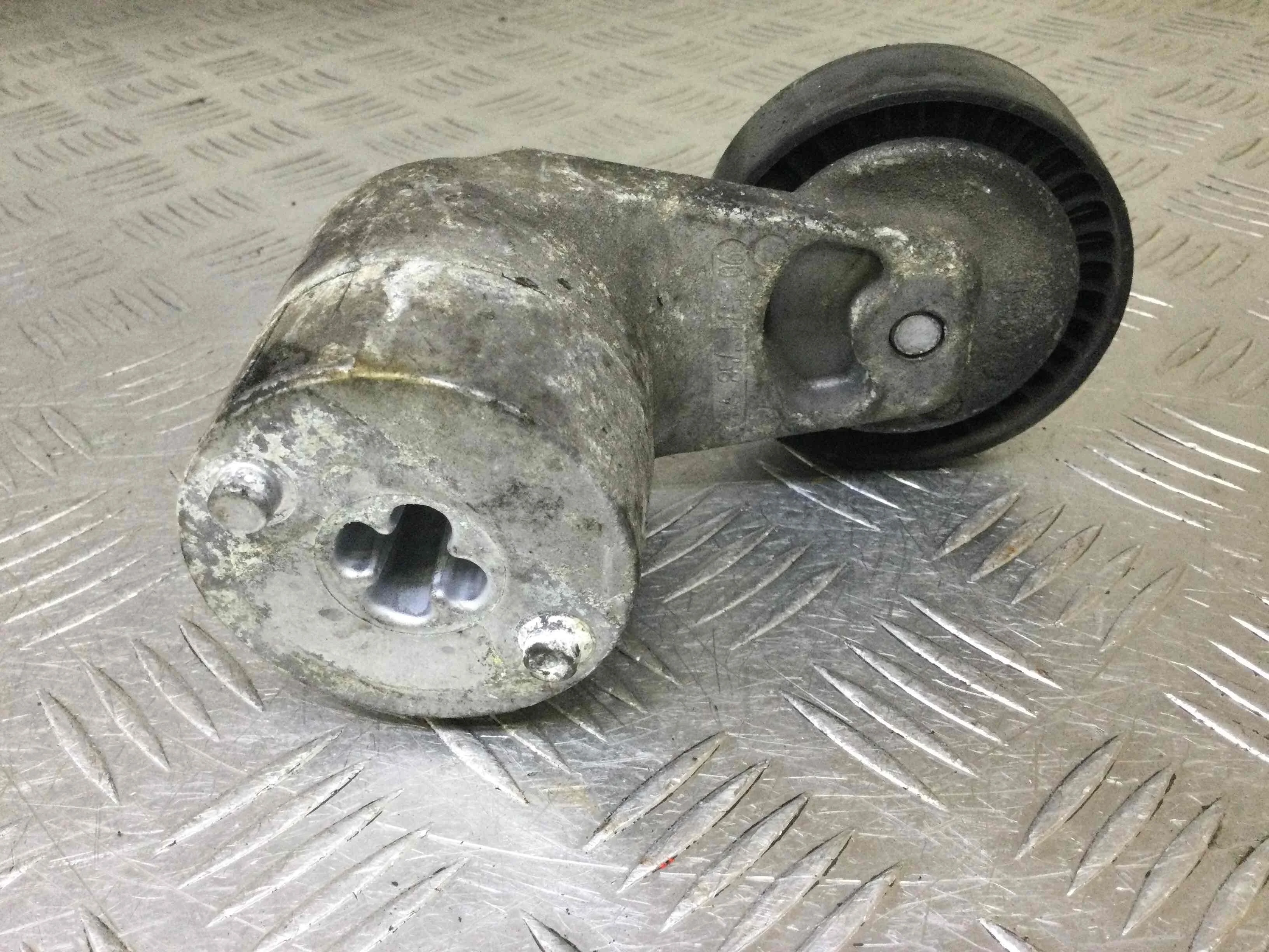 Натяжитель ремня генератора Peugeot 307 1 поколение (2001-2005) бензин 1.6 i Автомат Седан