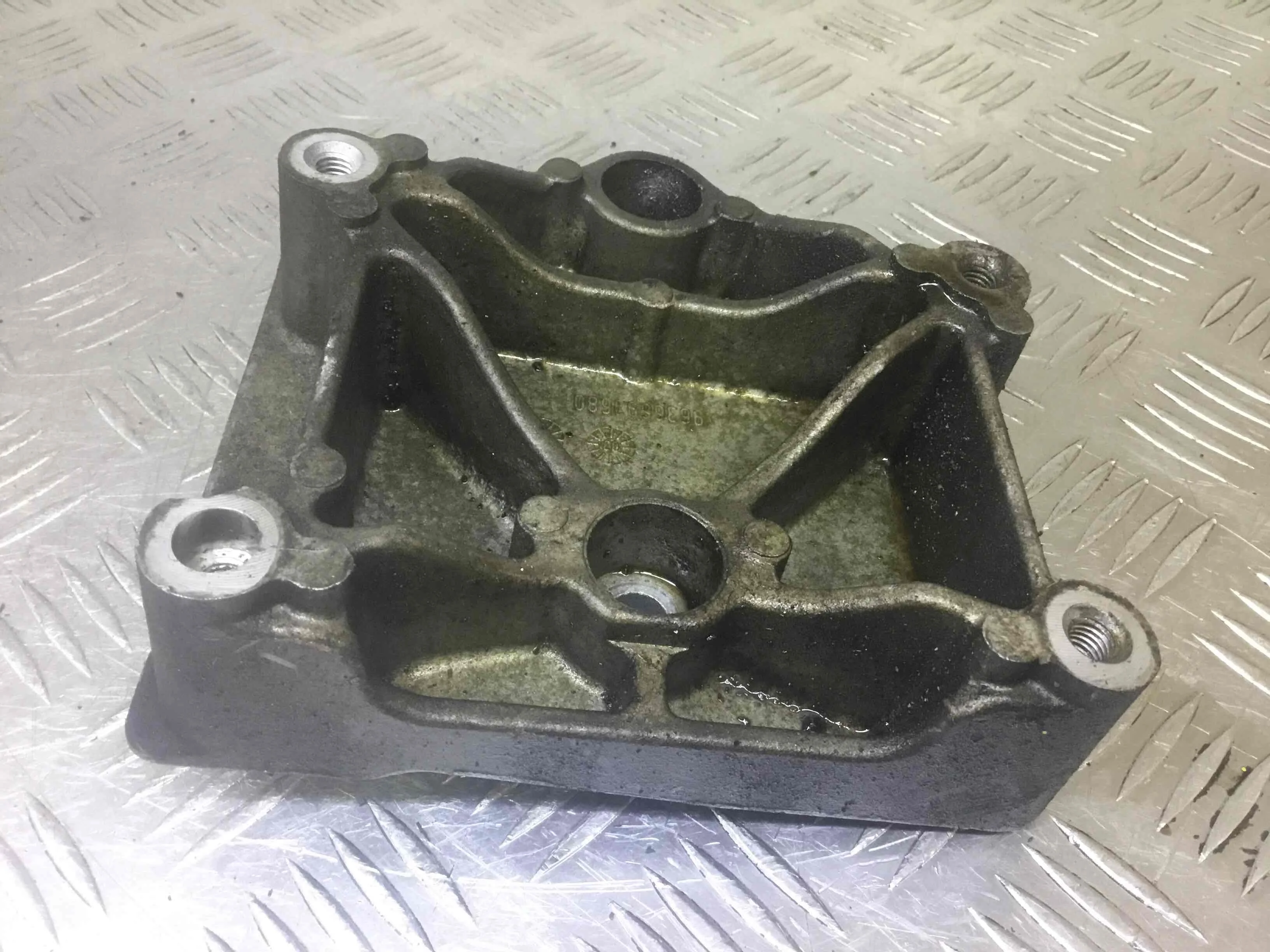 Кронштейн компрессора кондиционера Peugeot 307 1 поколение (2001-2005) бензин 1.6 i Автомат Седан