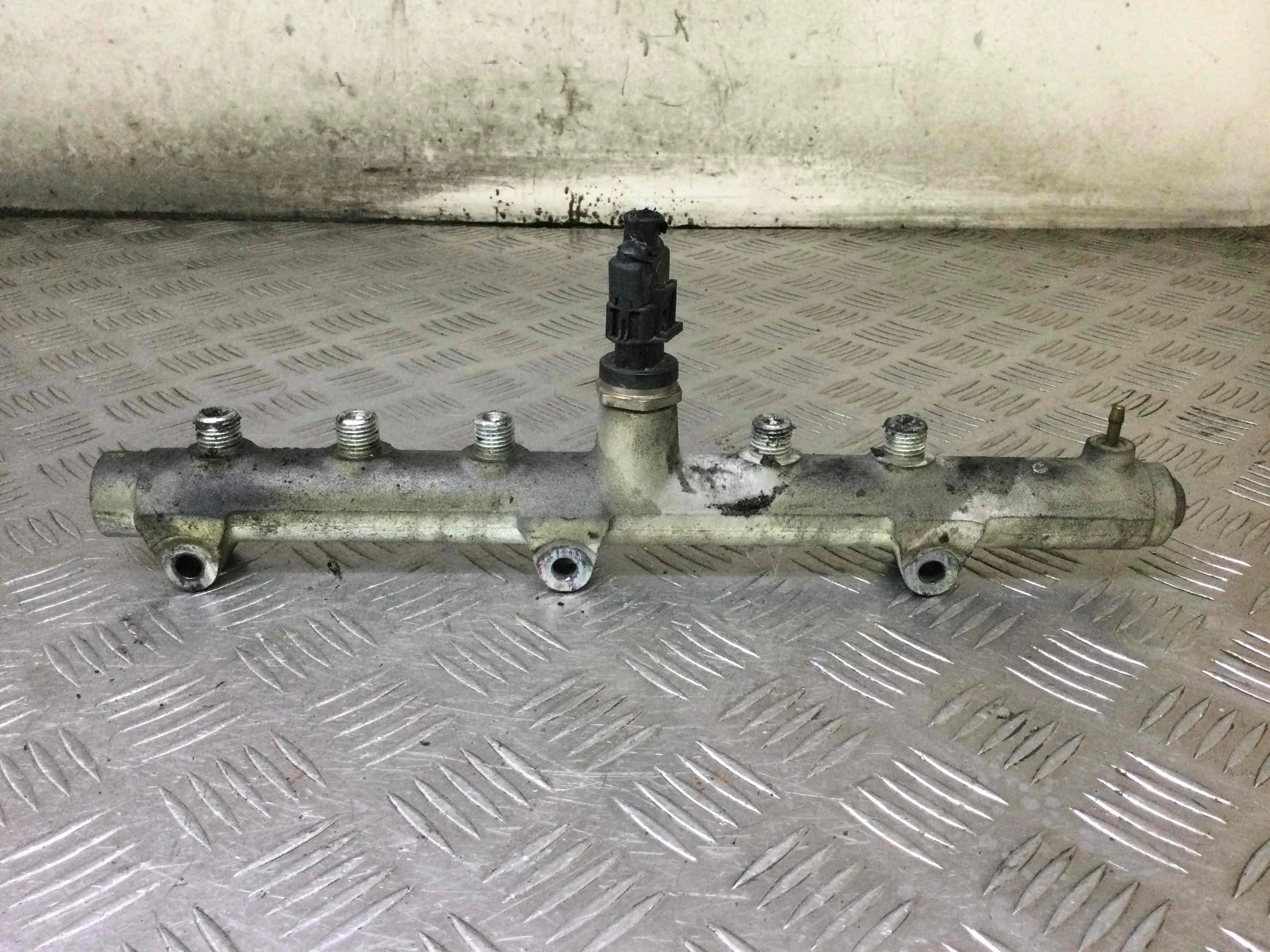 Топливная рампа Kia Sorento 1 поколение (2002-2006) дизель 2.5 CRDi Автомат