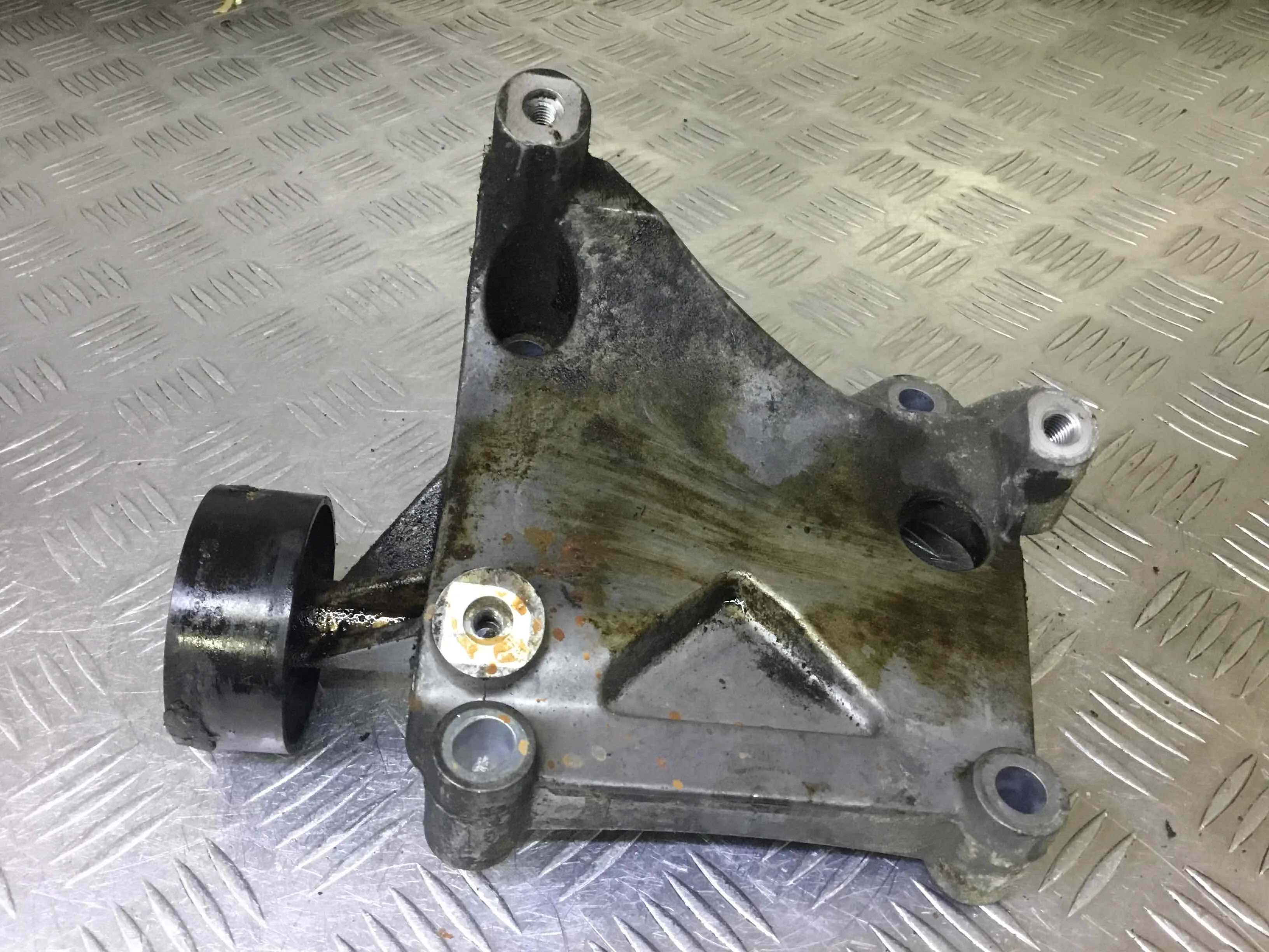 Кронштейн компрессора кондиционера SEAT Toledo 1 поколение (1991-1999) бензин 2.3 i Автомат Х/б