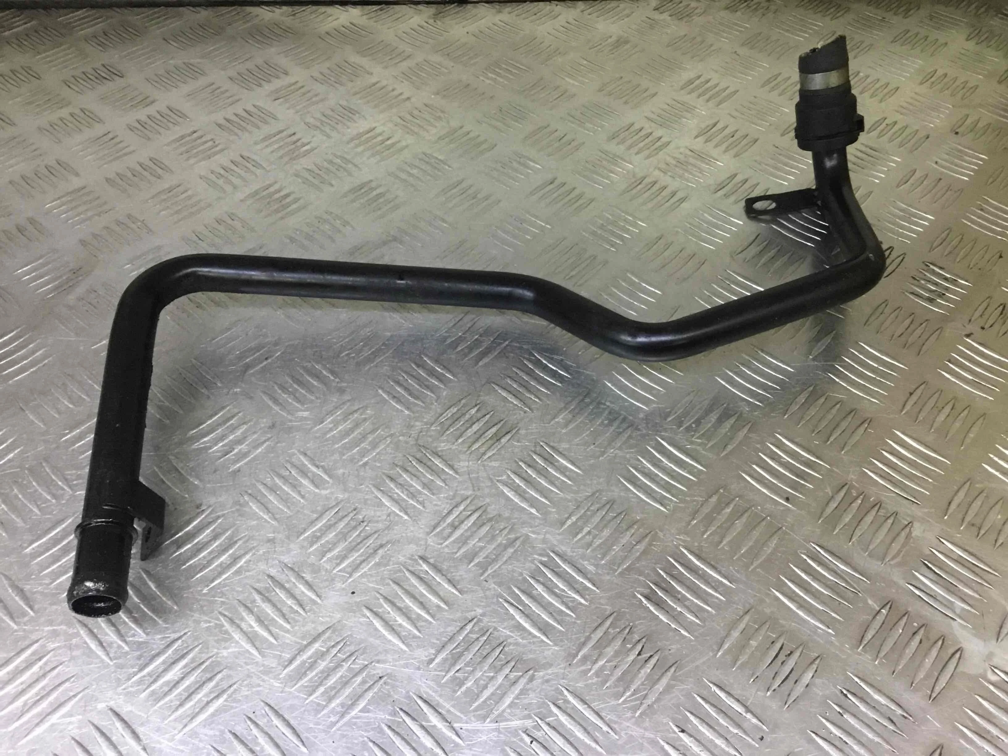 Трубка охлаждающей жидкости металлическая Audi A4 B6 (2000-2005) дизель 2.5 TDI Механика Седан