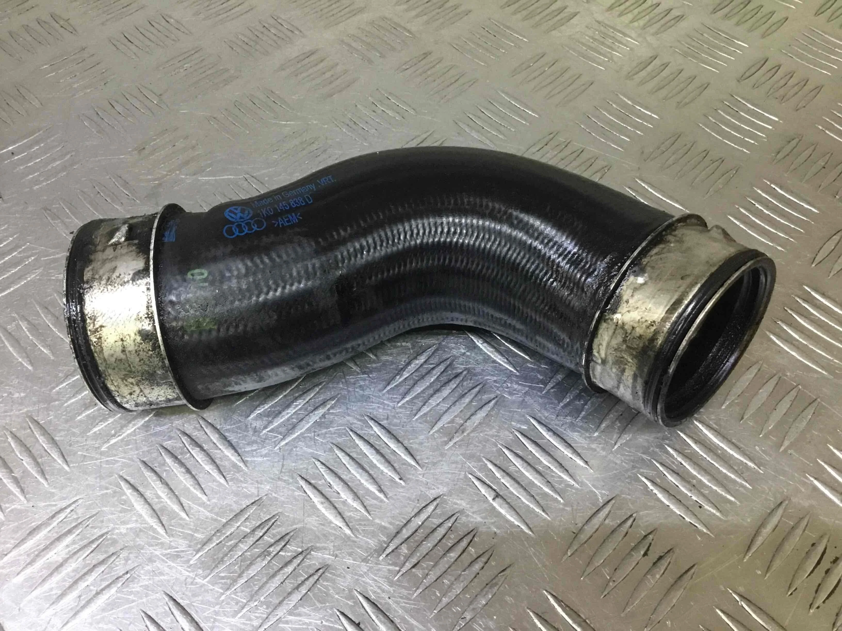 Патрубок интеркулера Volkswagen Passat B6 (2005-2010) дизель 2.0 TDI DSG Седан