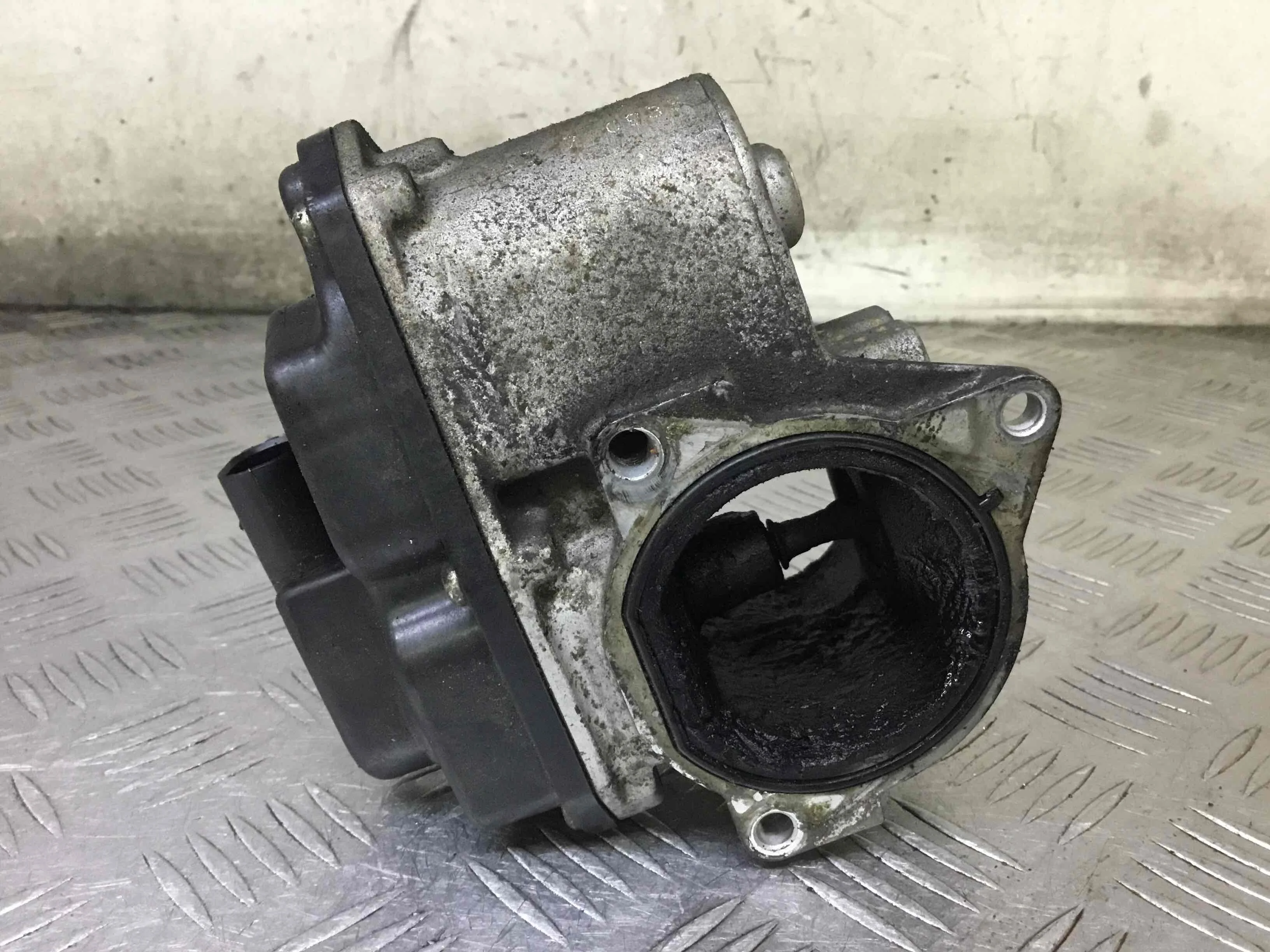 Клапан EGR Volkswagen Passat B6 (2005-2010) дизель 2.0 TDI DSG Седан