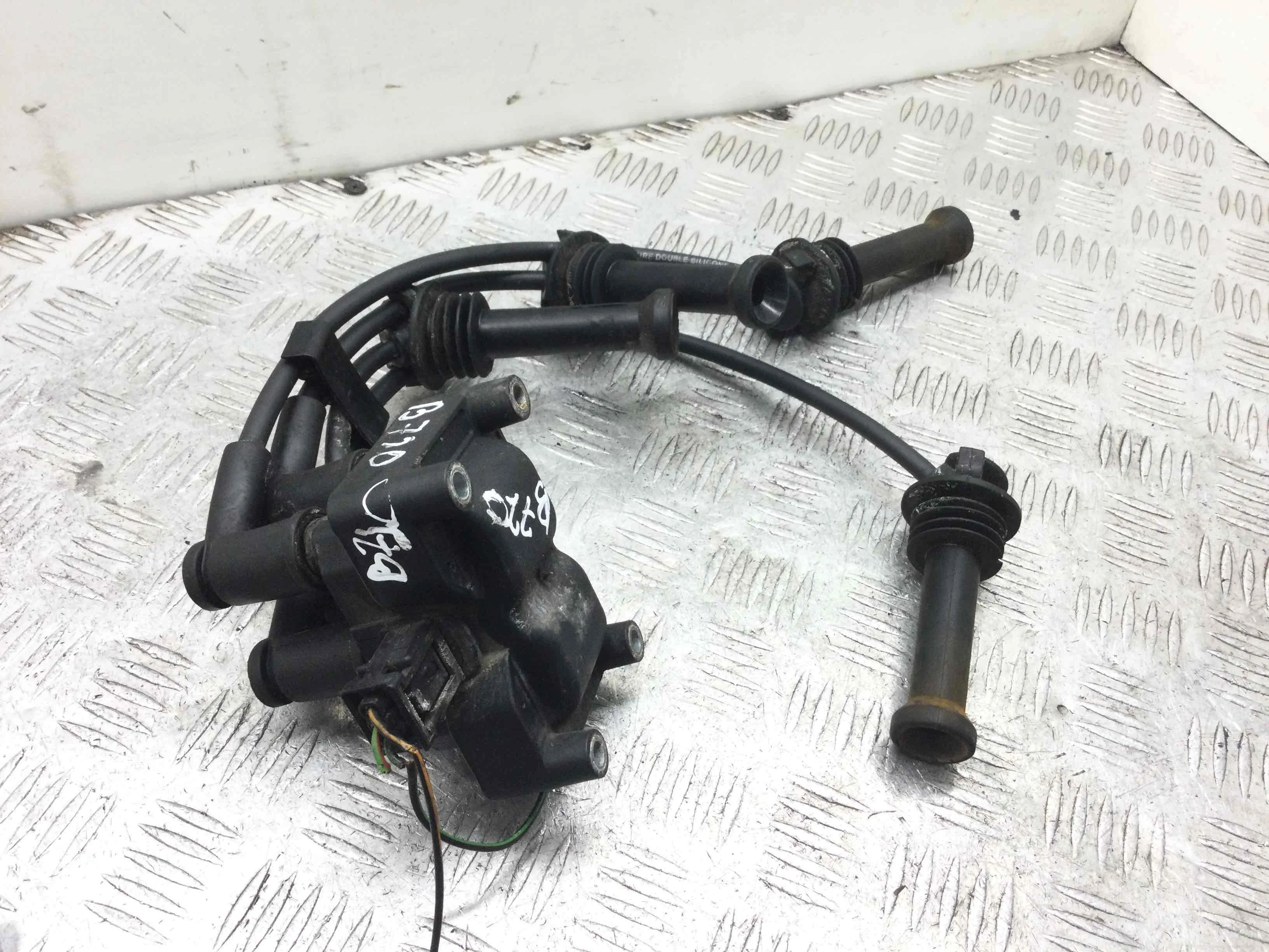 Катушка зажигания Ford Focus 2 поколение (2005-2008) бензин 1.6 i Механика Седан