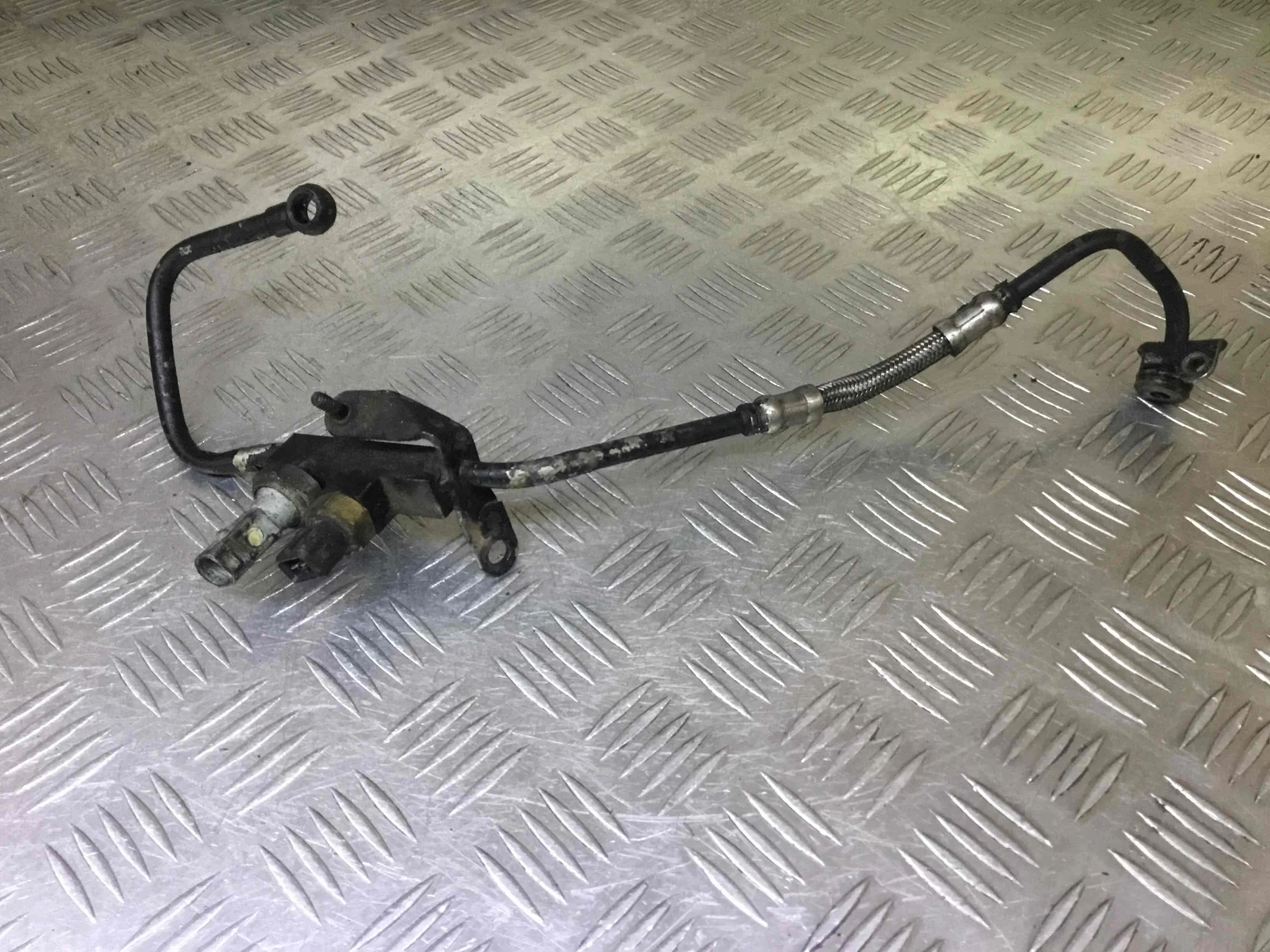 Масляная трубка турбины Audi A4 B6 (2000-2005) дизель 2.5 TDI Механика Седан