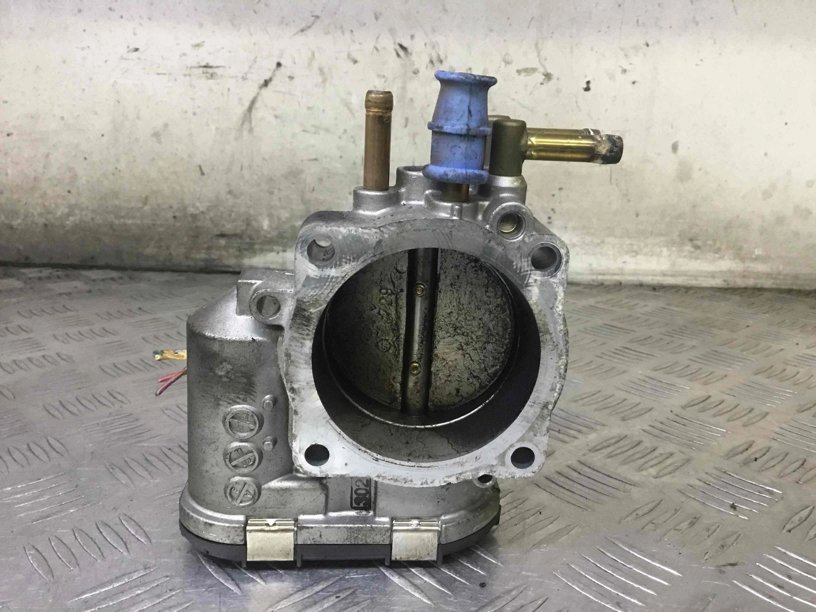 Заслонка дроссельная Audi A4 B6 (2000-2005) бензин 2.4 i Вариатор Седан