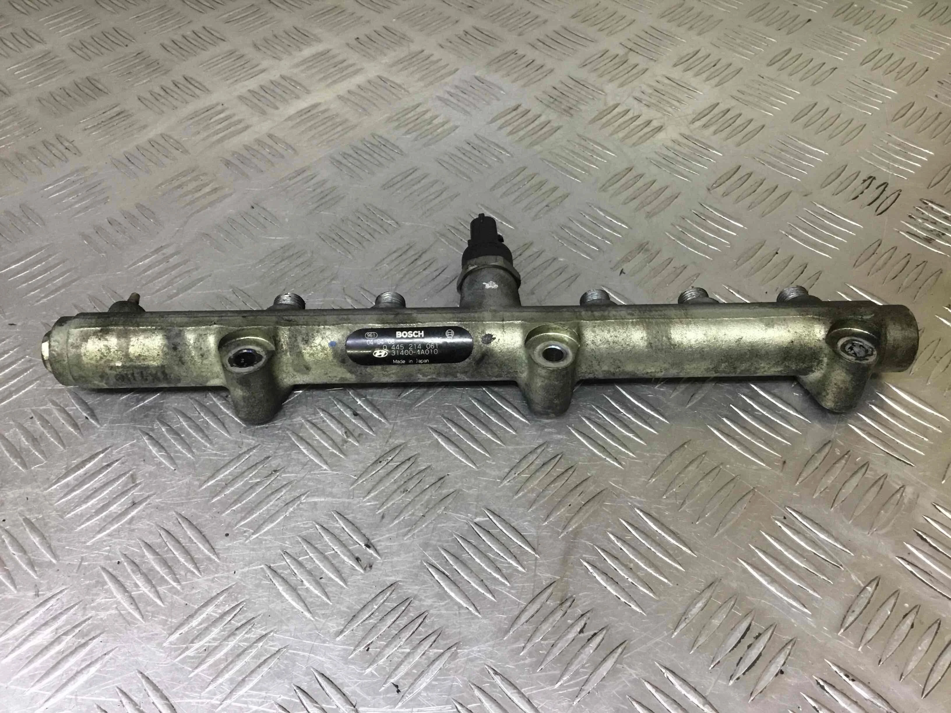 Топливная рампа Kia Sorento 1 поколение (2002-2006) дизель 2.5 CRDi Автомат