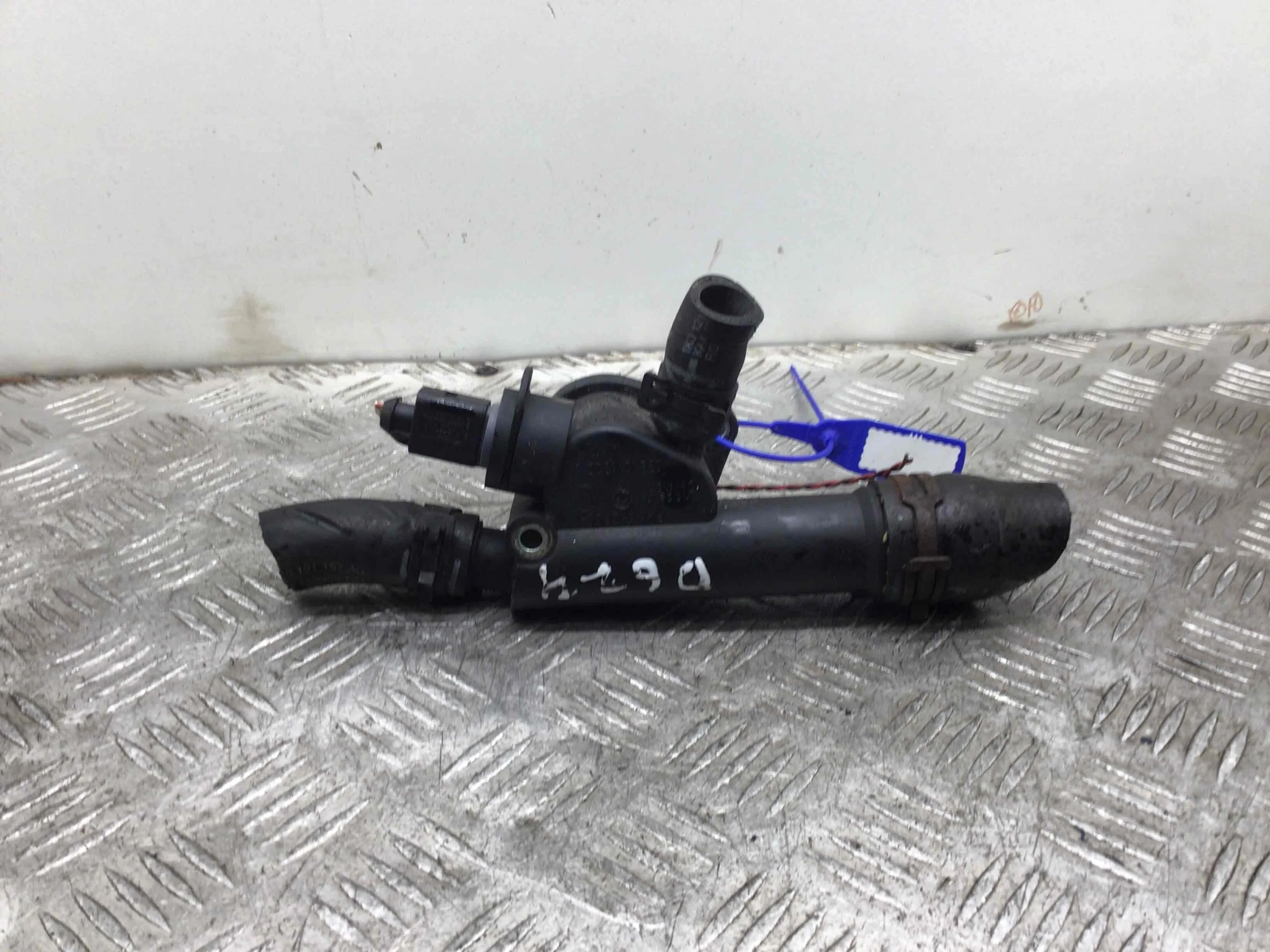 Фланец (тройник) системы охлаждения Volkswagen Golf 4 поколение (1997-2004) дизель 1.9 TDI Механика Х/б