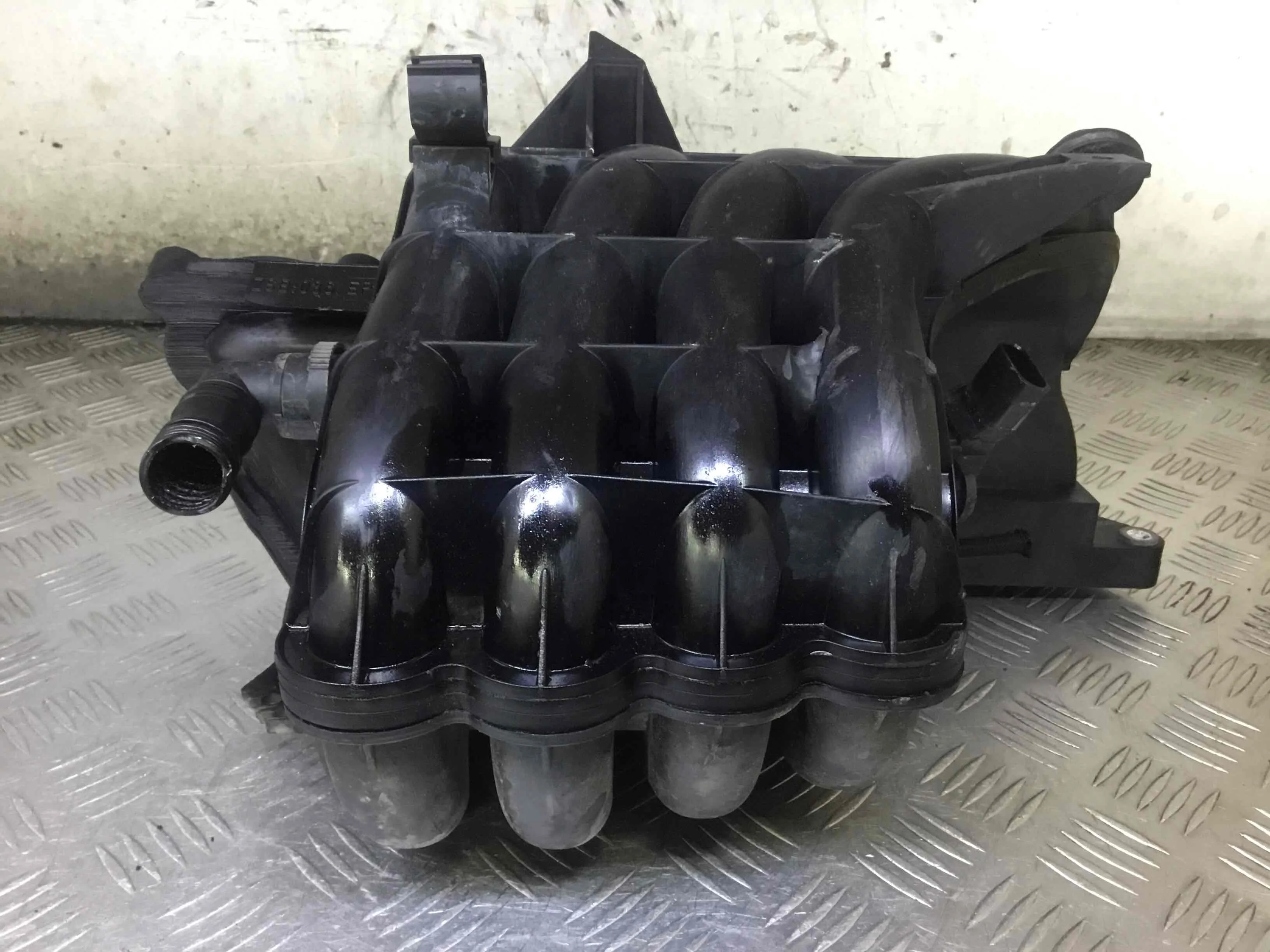 Коллектор впускной Volkswagen Golf 4 поколение (1997-2004) бензин 1.4 i Механика Х/б