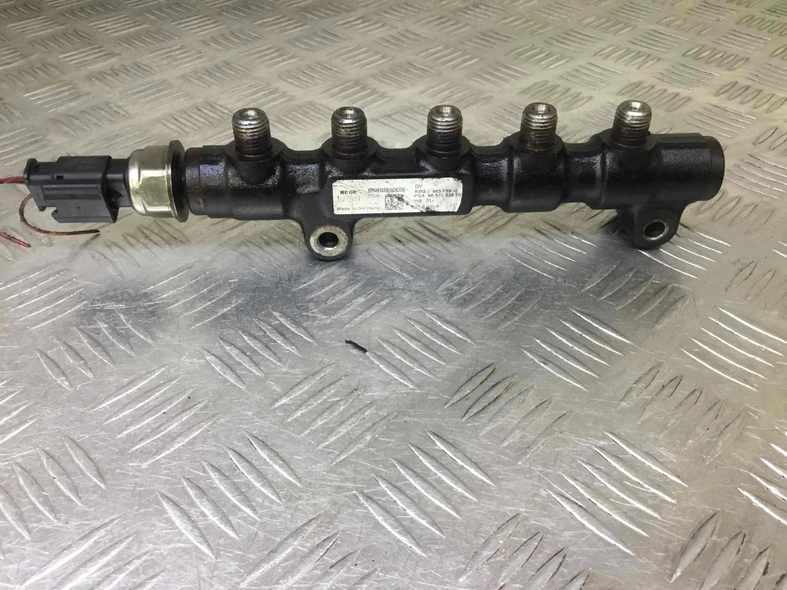 Топливная рампа Citroen C4 1 поколение [рестайлинг] 2008 - 2010 дизель 1.6 HDi Робот Х/б