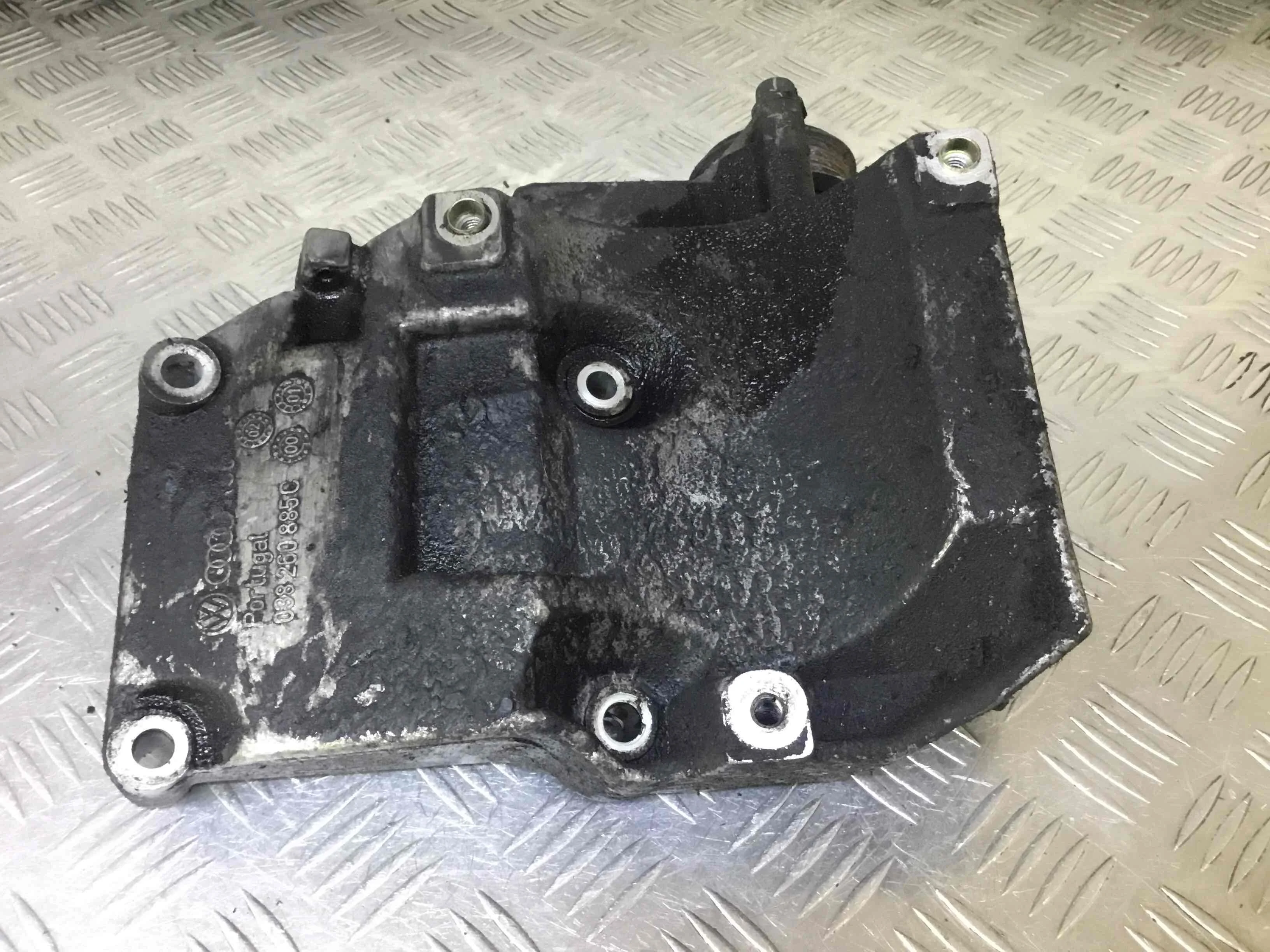 Кронштейн компрессора кондиционера Volkswagen Passat B5+ [рестайлинг] (2000-2005) дизель 1.9 TDI Механика Седан