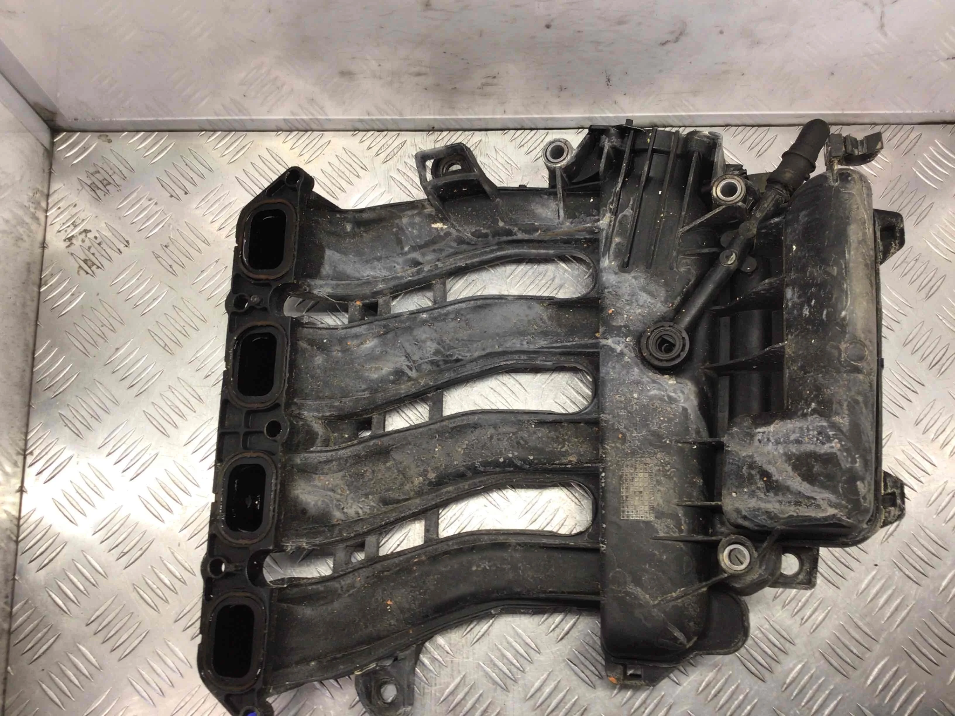 Коллектор впускной Renault Megane 2 поколение (2002-2006) бензин 1.6 i Механика Х/б