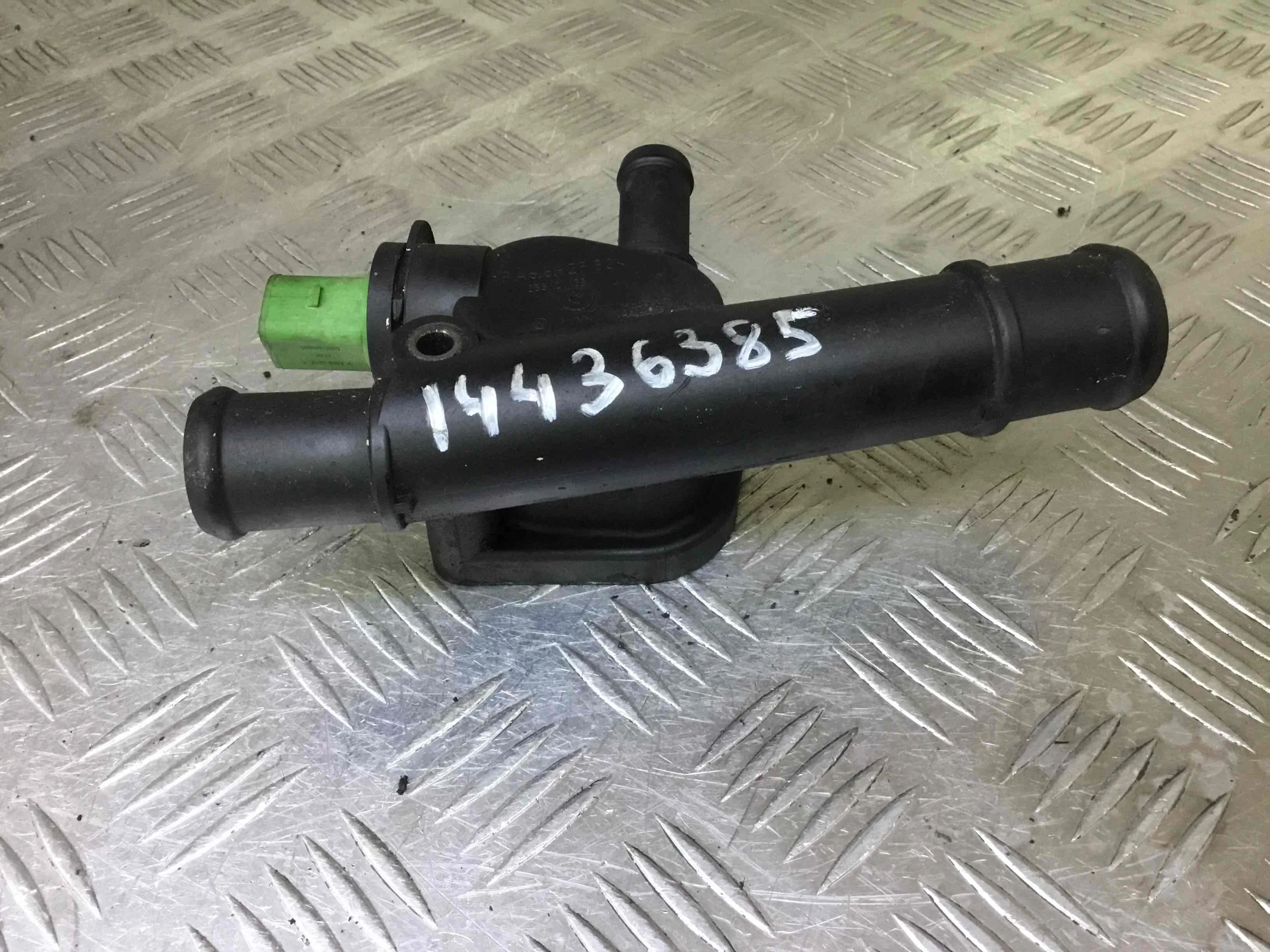 Фланец (тройник) системы охлаждения Audi A3 8L (1996-2000) дизель 1.9 TDI Механика Х/б