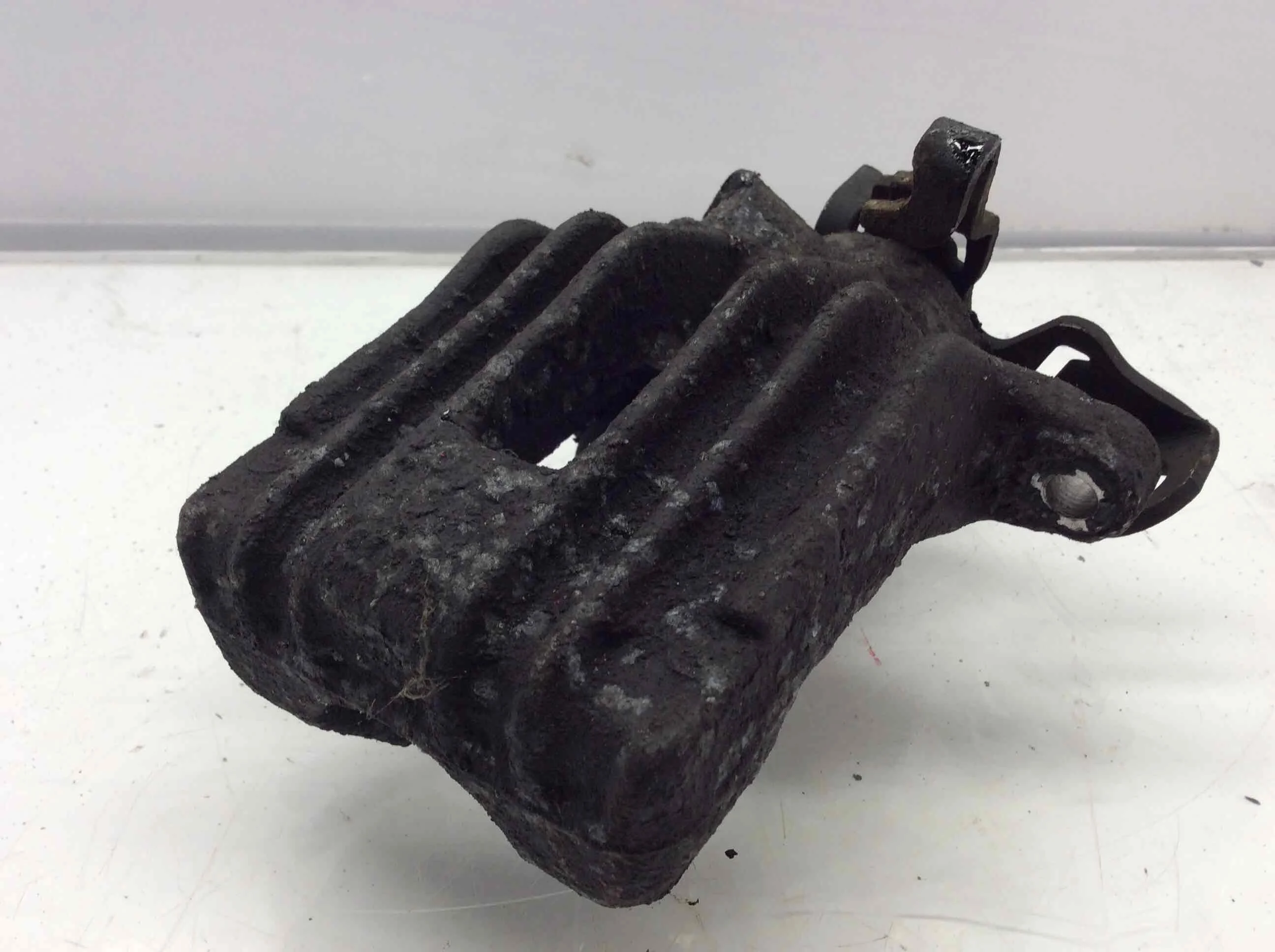 Суппорт задний левый Volkswagen Golf 4 поколение (1997-2004) бензин 1.6 i Механика Х/б