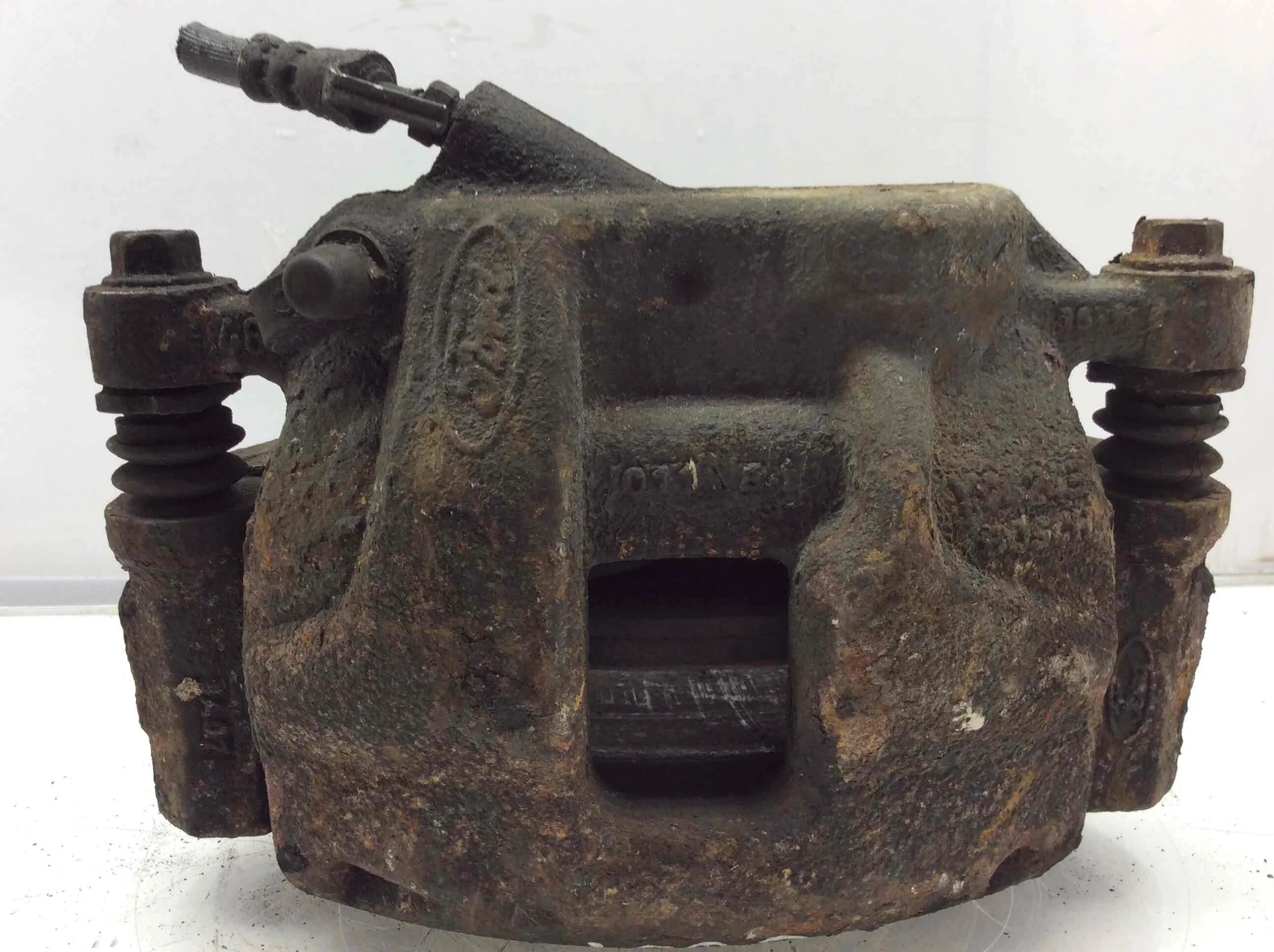 Суппорт передний правый Ford Transit 3 поколение [рестайлинг] (2006-2013) дизель 2.2 TDCi Механика Микроавтобус