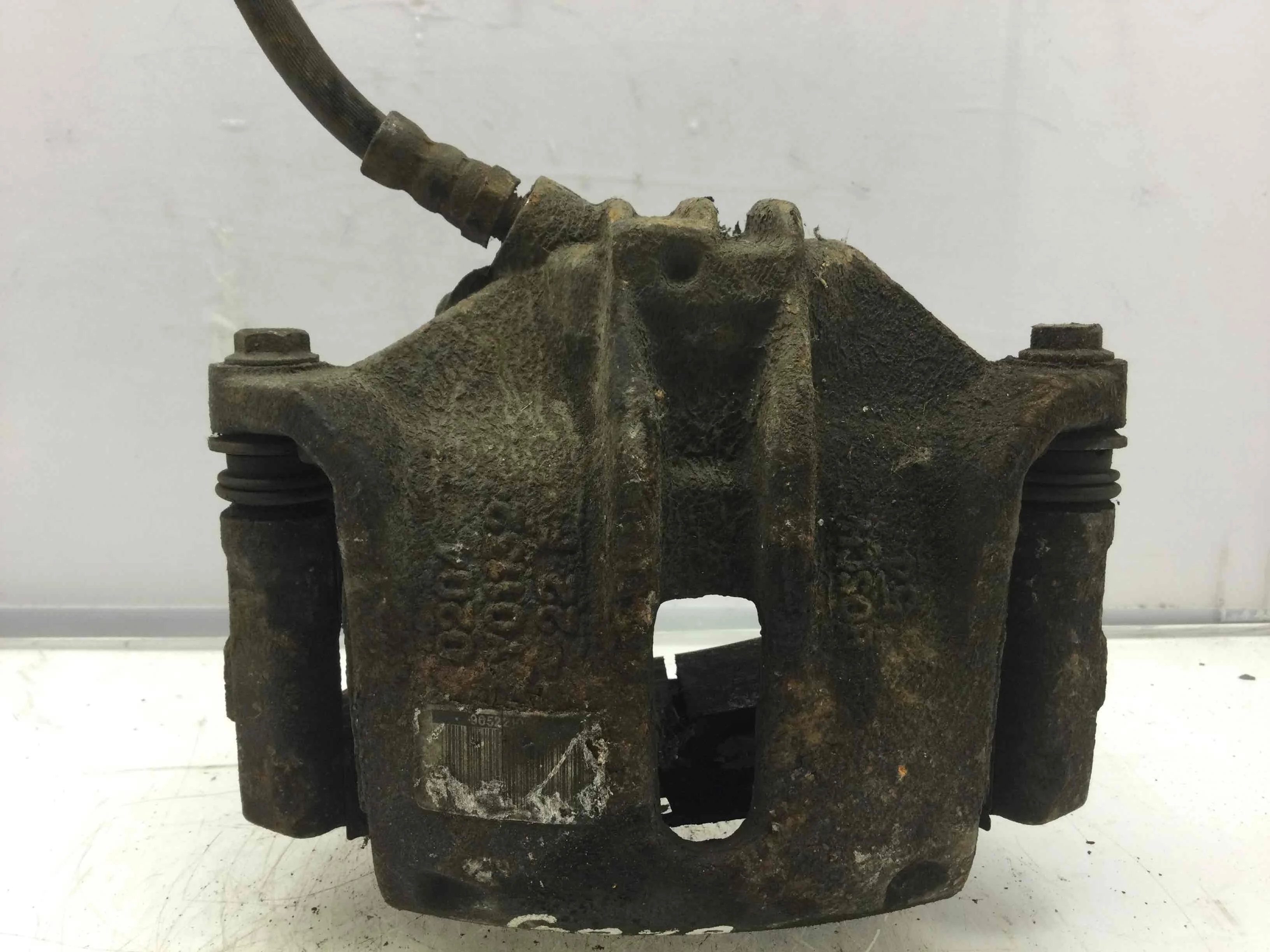 Суппорт передний правый Peugeot 206 1 поколение (1998-2003) бензин 1.6 i Механика Кабриолет