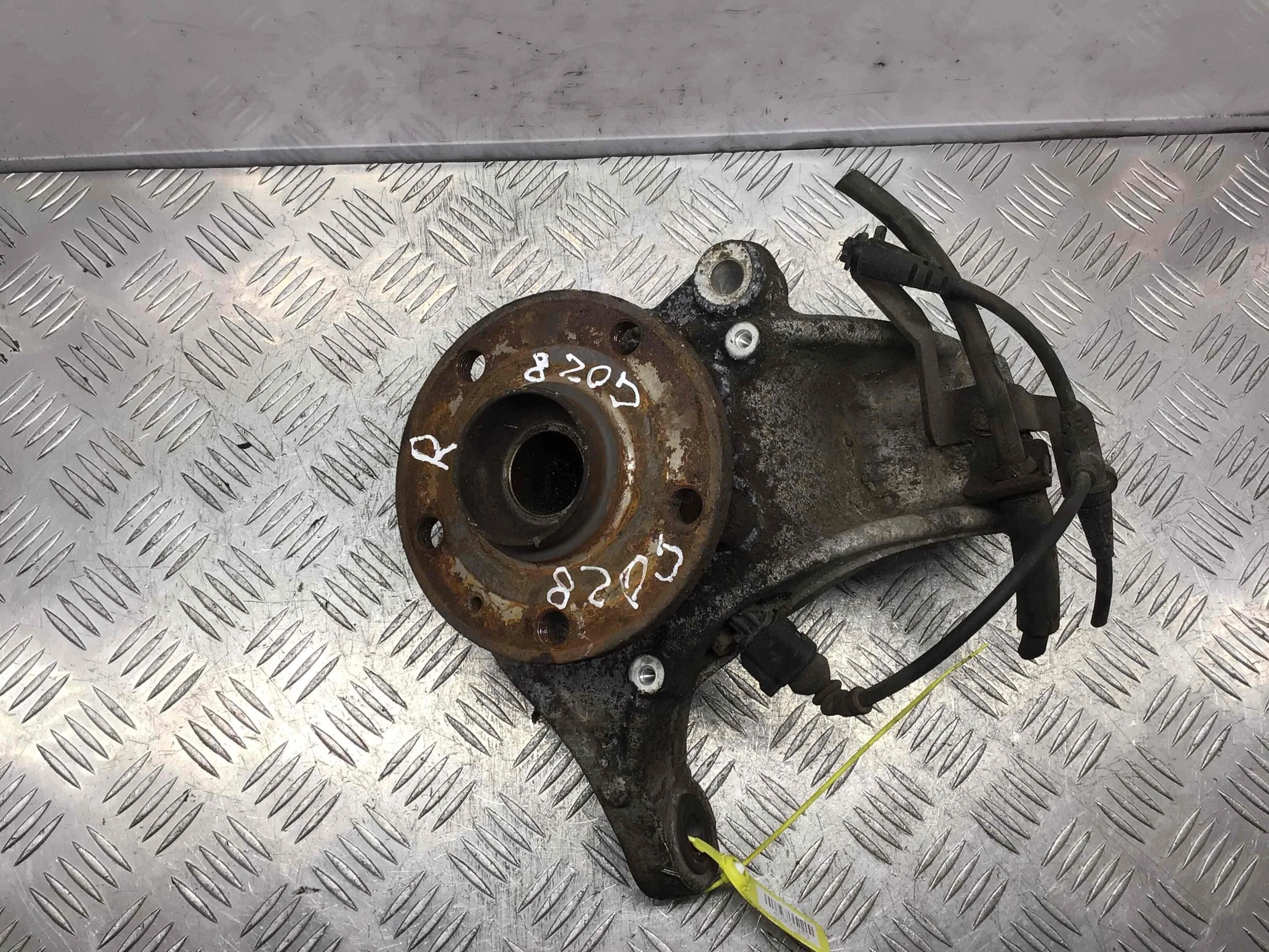 Ступица передняя правая Volkswagen Passat B6 (2005-2010) дизель 2.0 TDI Механика Универсал