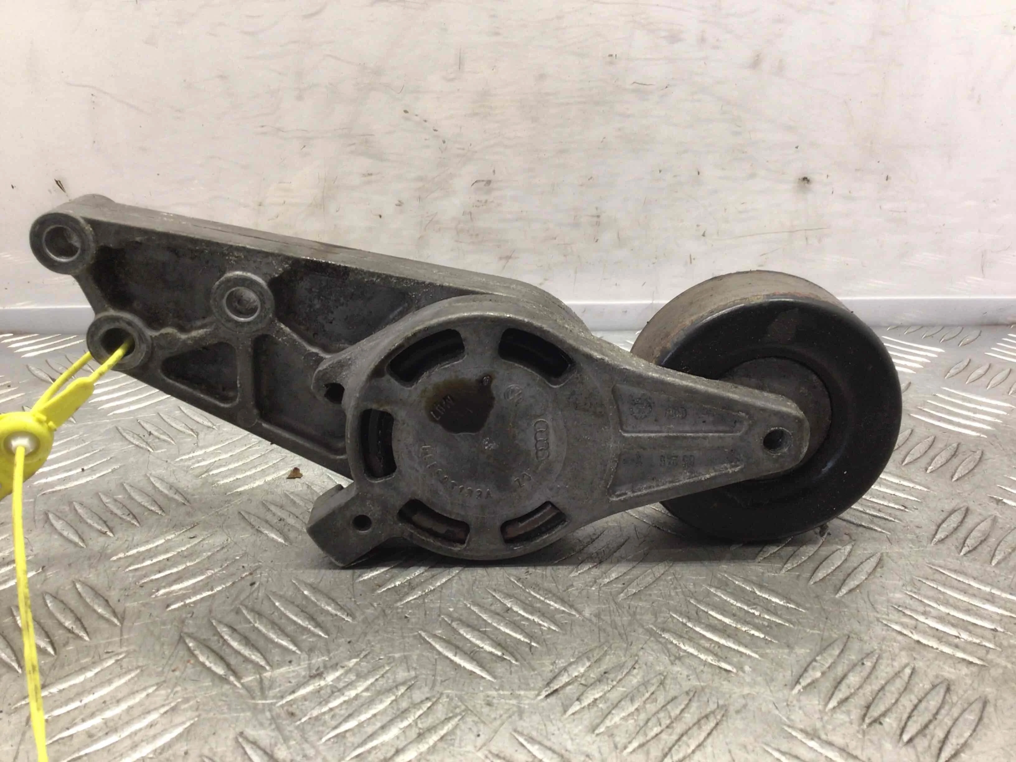 Натяжитель ремня генератора Audi A4 B7 (2004-2008) бензин 1.8 T Вариатор Седан