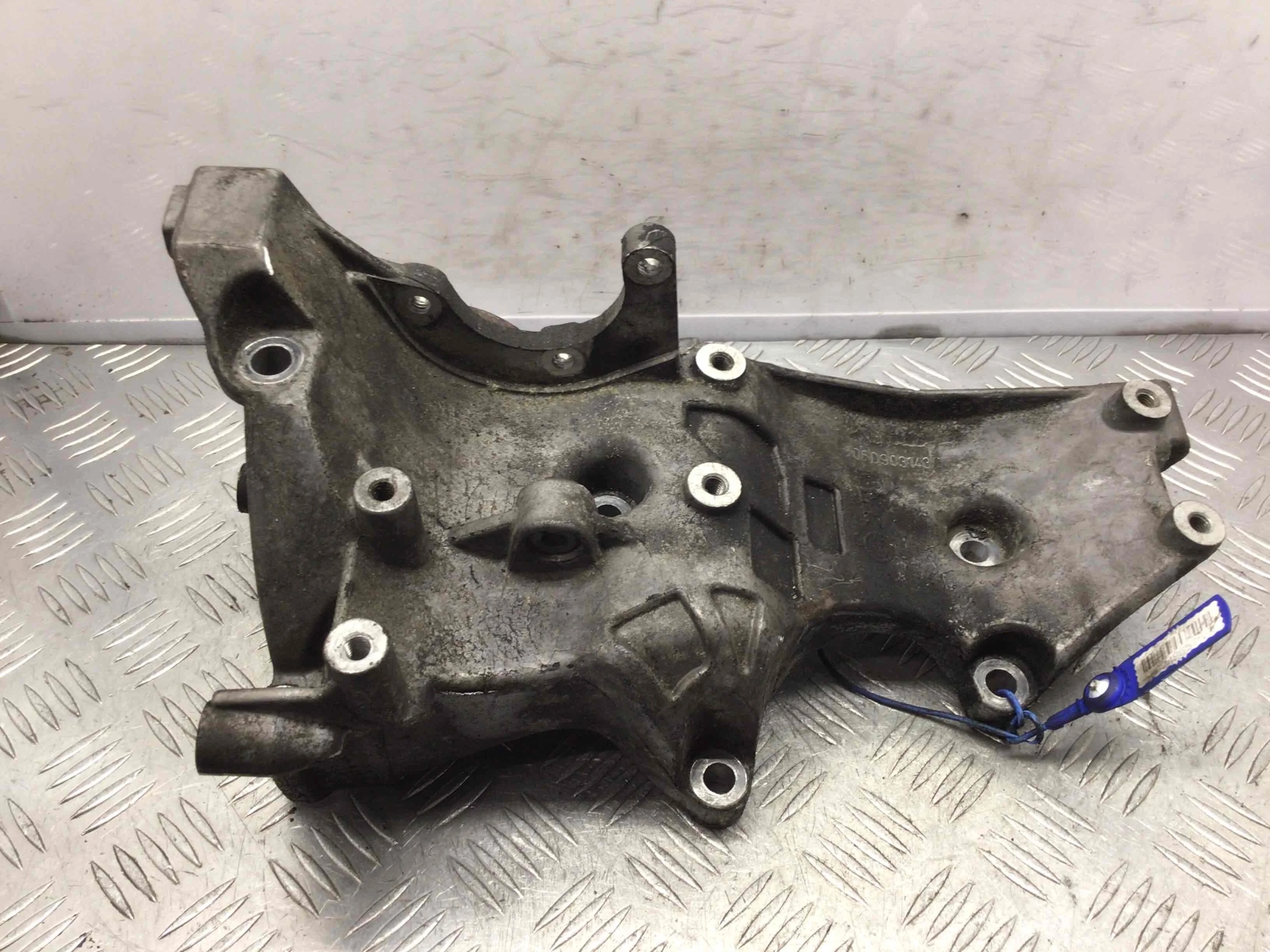 Кронштейн генератора Audi A4 B7 (2004-2008) бензин 1.8 T Вариатор Седан