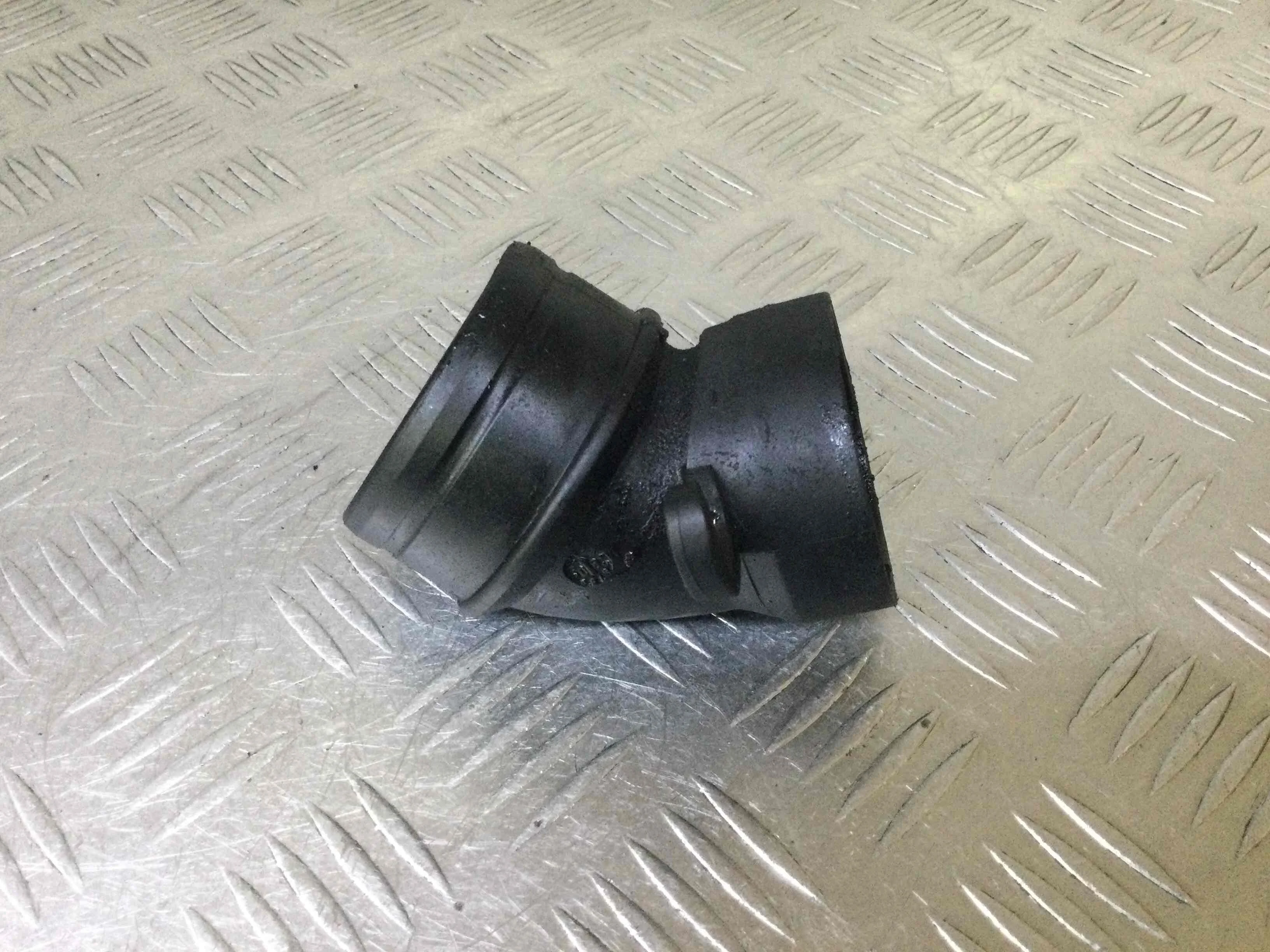 Патрубок турбины Volkswagen Polo 4 поколение (2001-2005) дизель 1.4 TDI Механика Х/б