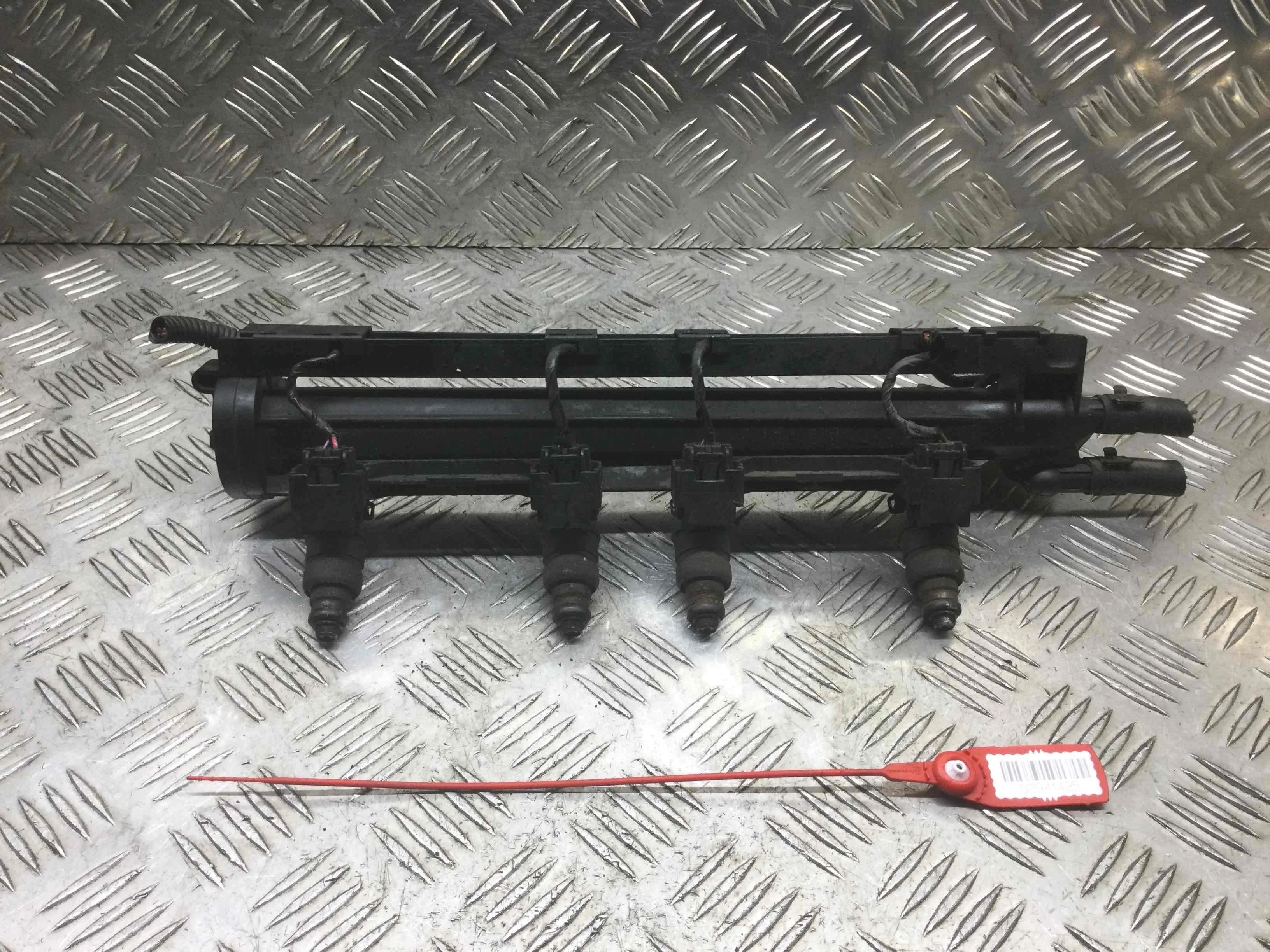 Форсунка Volkswagen Beetle A4 (1997-2005) бензин 1.6 i Механика Х/б