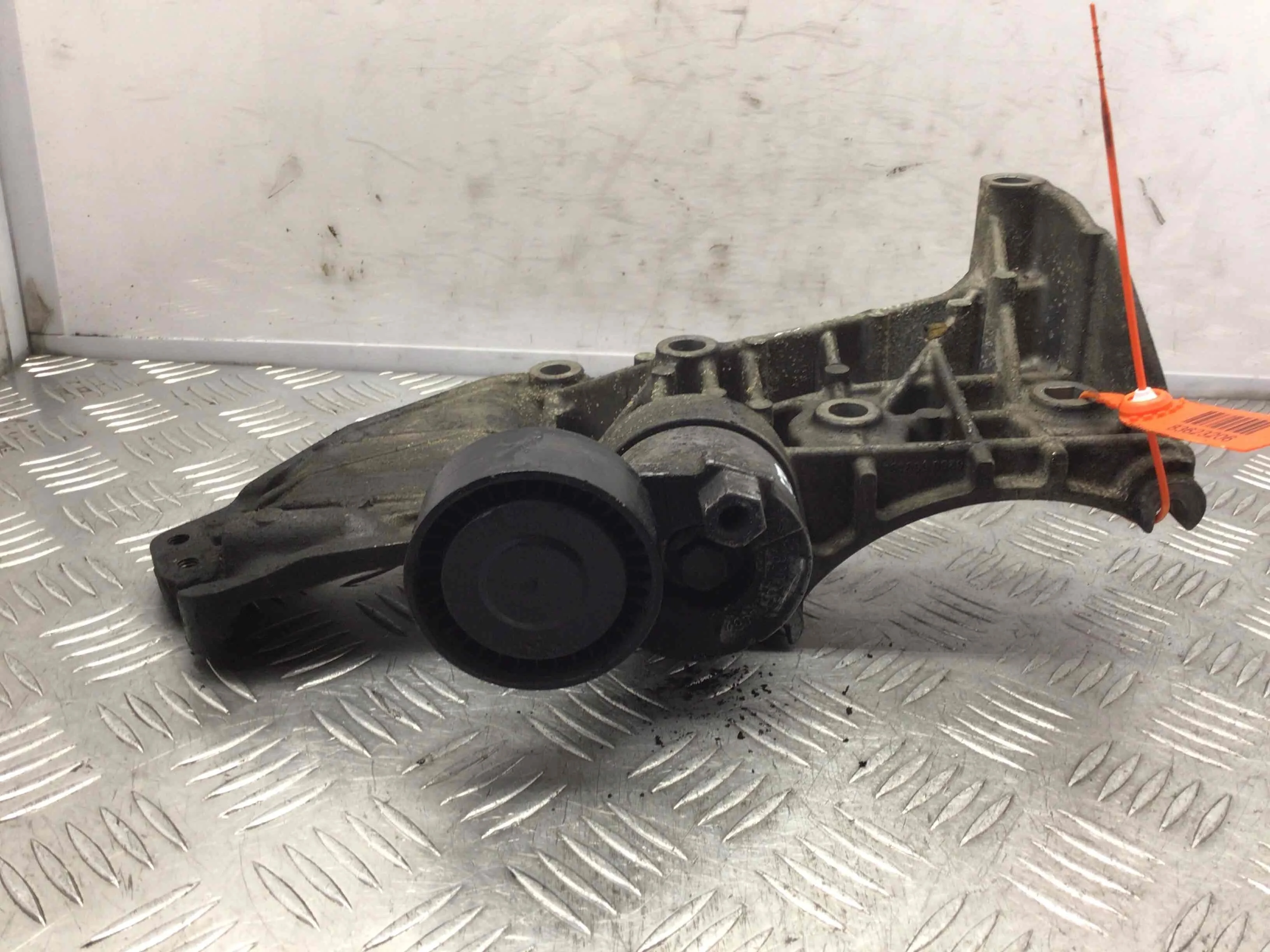 Натяжитель ремня генератора Renault Megane 2 поколение [рестайлинг] (2006-2009) дизель 1.5 dCi Механика Х/б