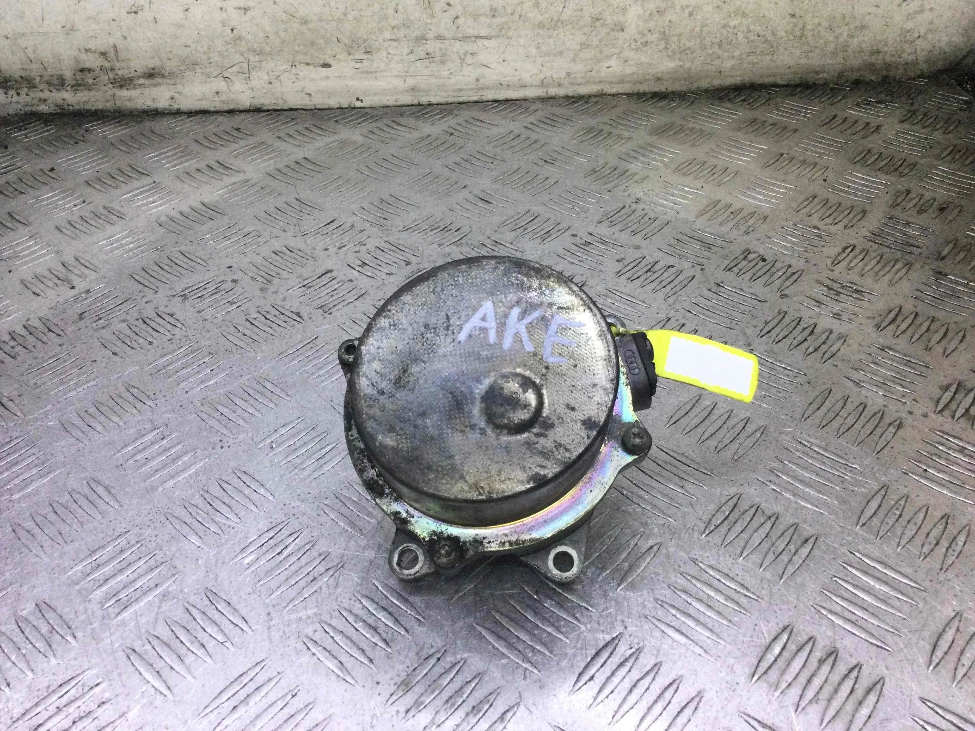 Насос вакуумный Audi A6 C5/4B (1997-2004) дизель 2.5 TDI Автомат Седан