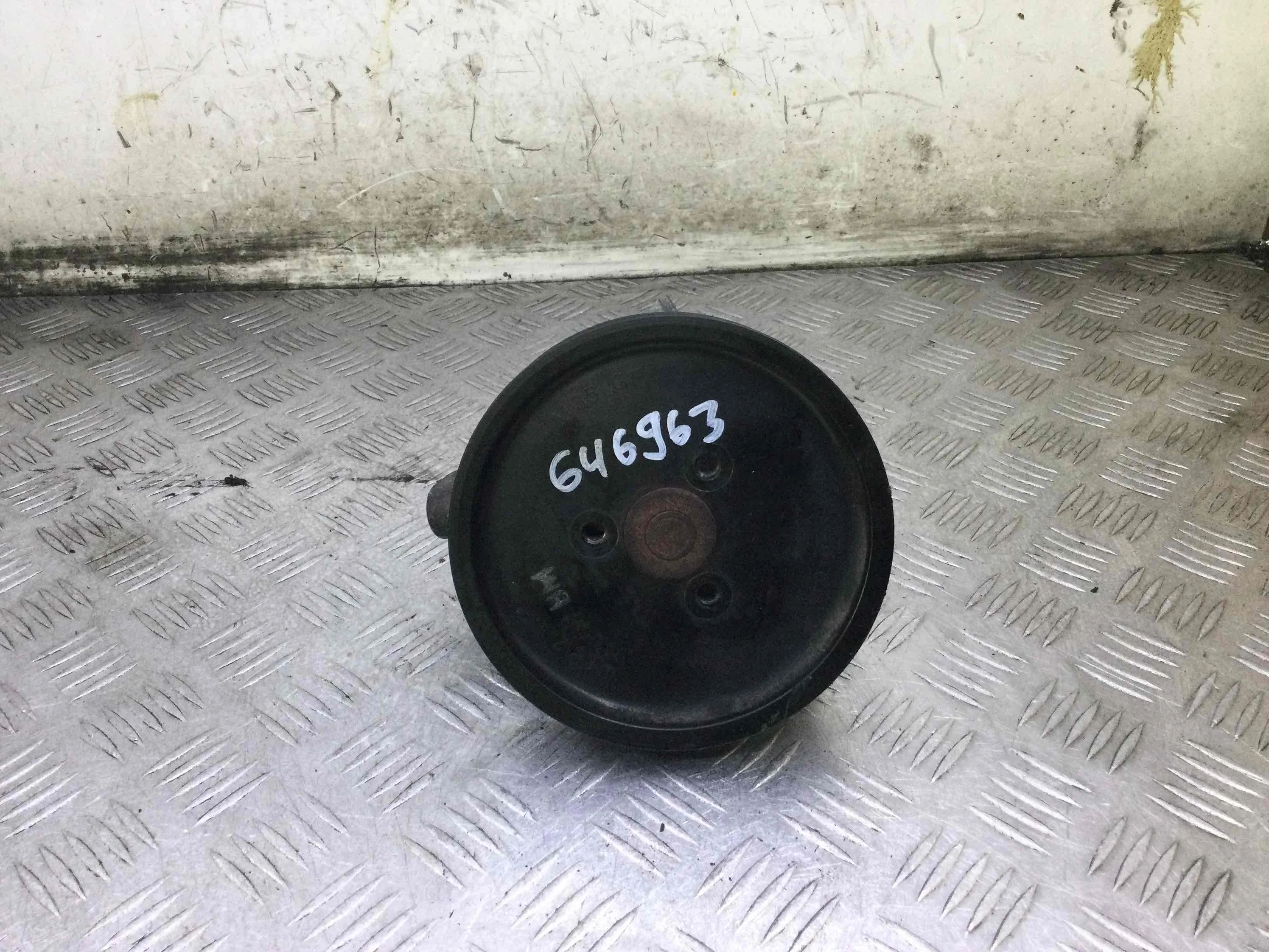 Насос гидроусилителя руля Mercedes C-klasse W203/S203/CL203 [рестайлинг] (2004-2007) дизель 2.2 CDI Механика Седан