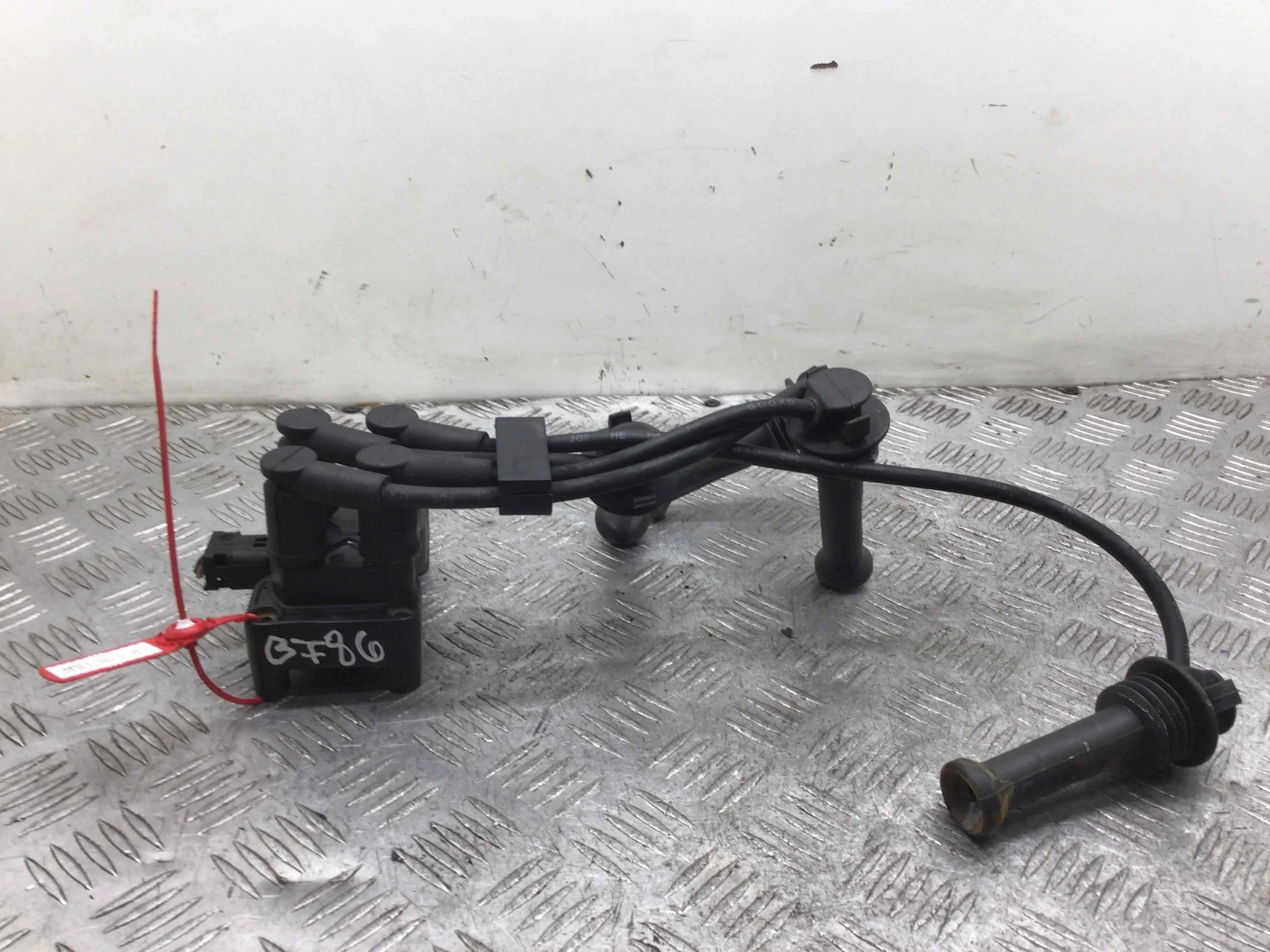 Катушка зажигания Ford Focus 2 поколение (2005-2008) бензин 1.6 i Механика Х/б