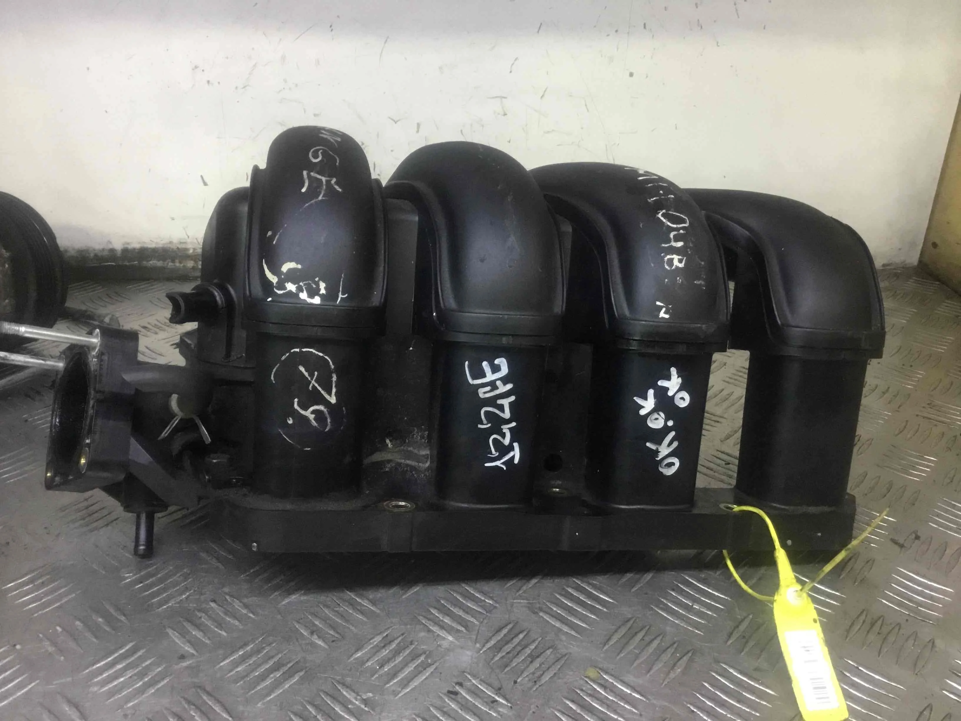 Коллектор впускной Toyota Corolla E120/E130 (2002-2004) бензин 1.3 i Автомат Седан