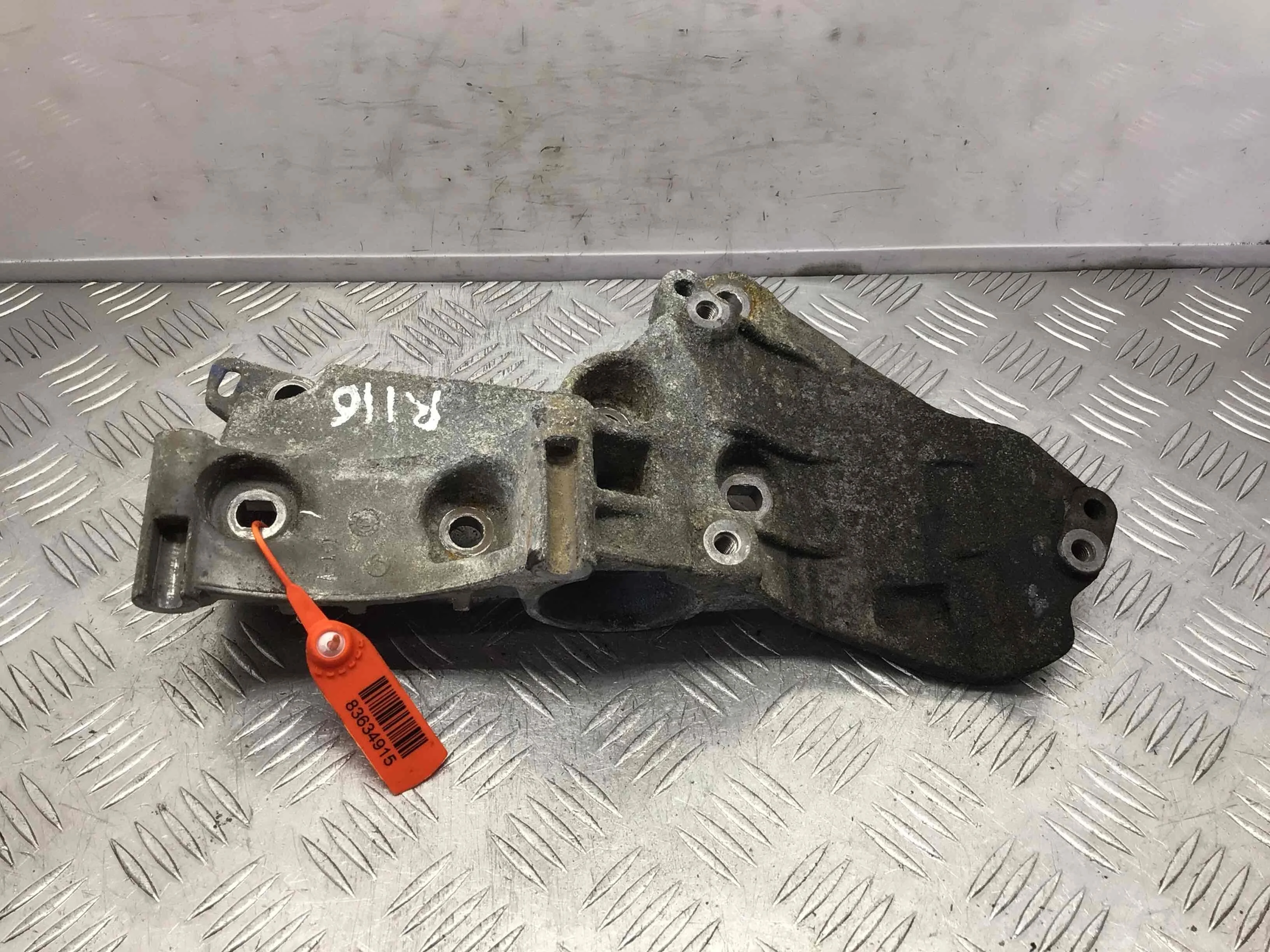 Кронштейн генератора Renault Clio 3 поколение [рестайлинг] (2009-2012) дизель 1.5 DCI Механика Х/б