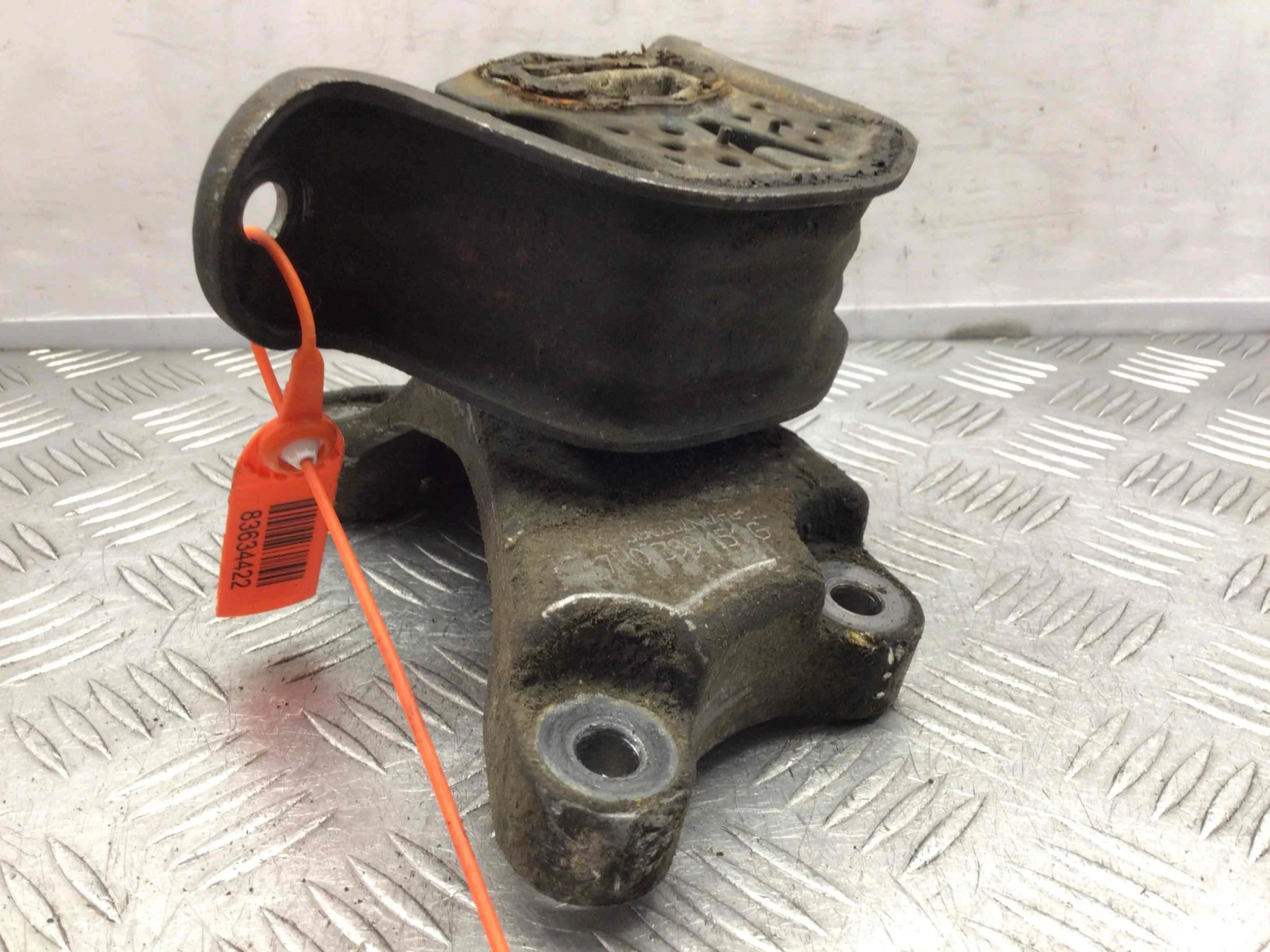 Подушка крепления КПП Volkswagen Transporter T5 2003 - 2009 дизель 1.9 TDI Механика Микроавтобус