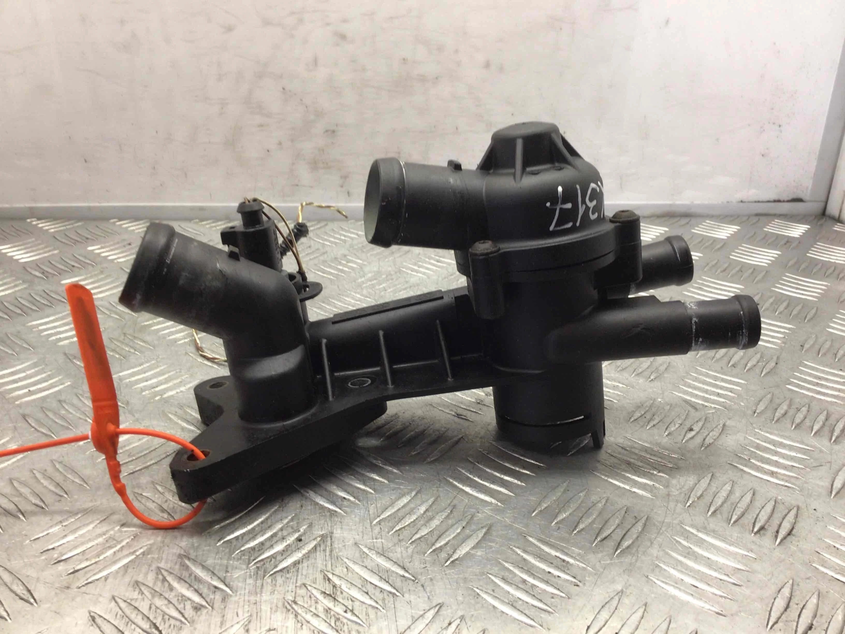 Фланец (тройник) системы охлаждения Volkswagen Polo 4 поколение (2001-2005) бензин 1.2 i Механика Х/б