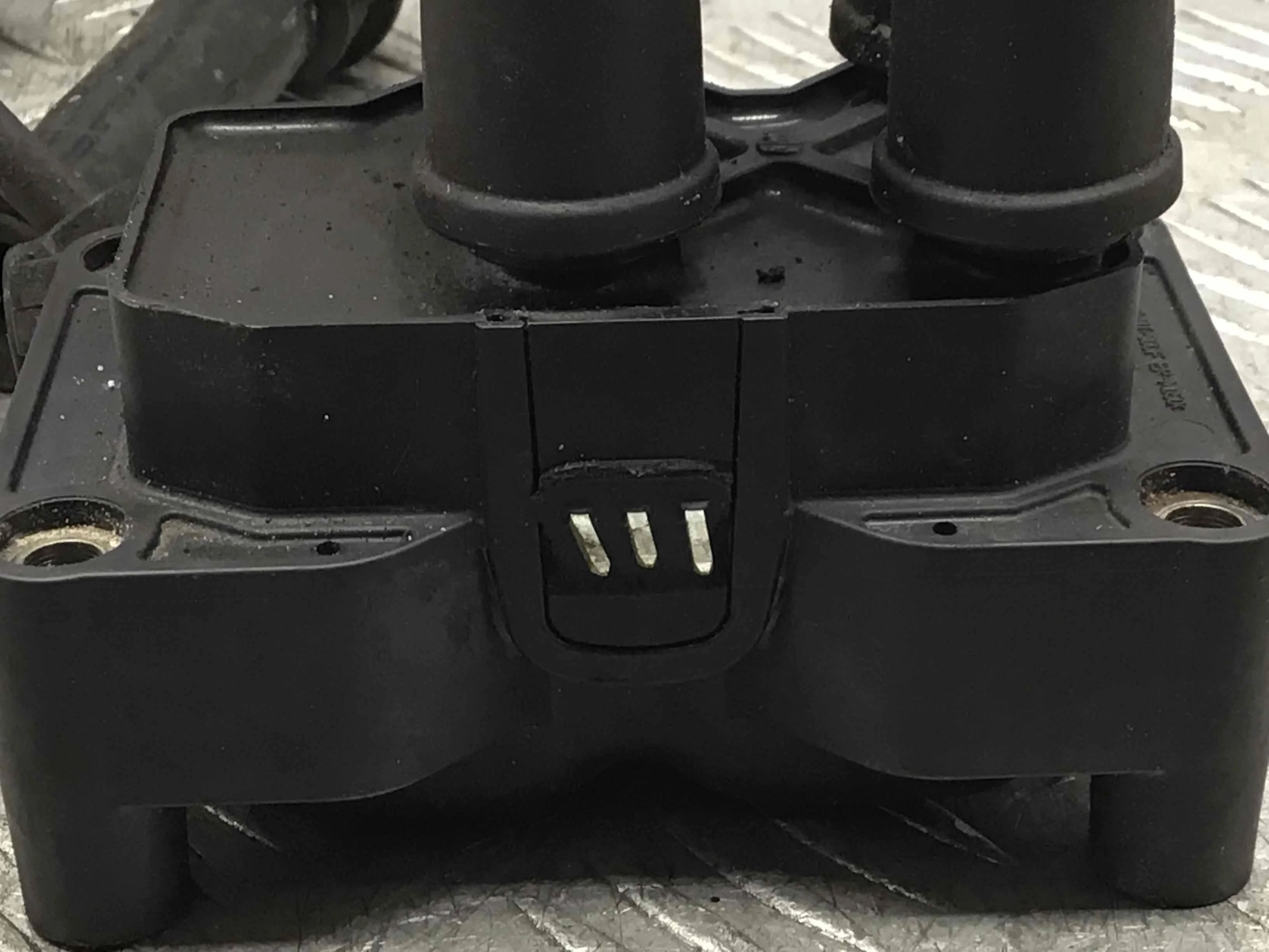 Катушка зажигания Ford Mondeo 3 поколение [рестайлинг] (2003-2007) бензин 2.0 i Автомат Седан