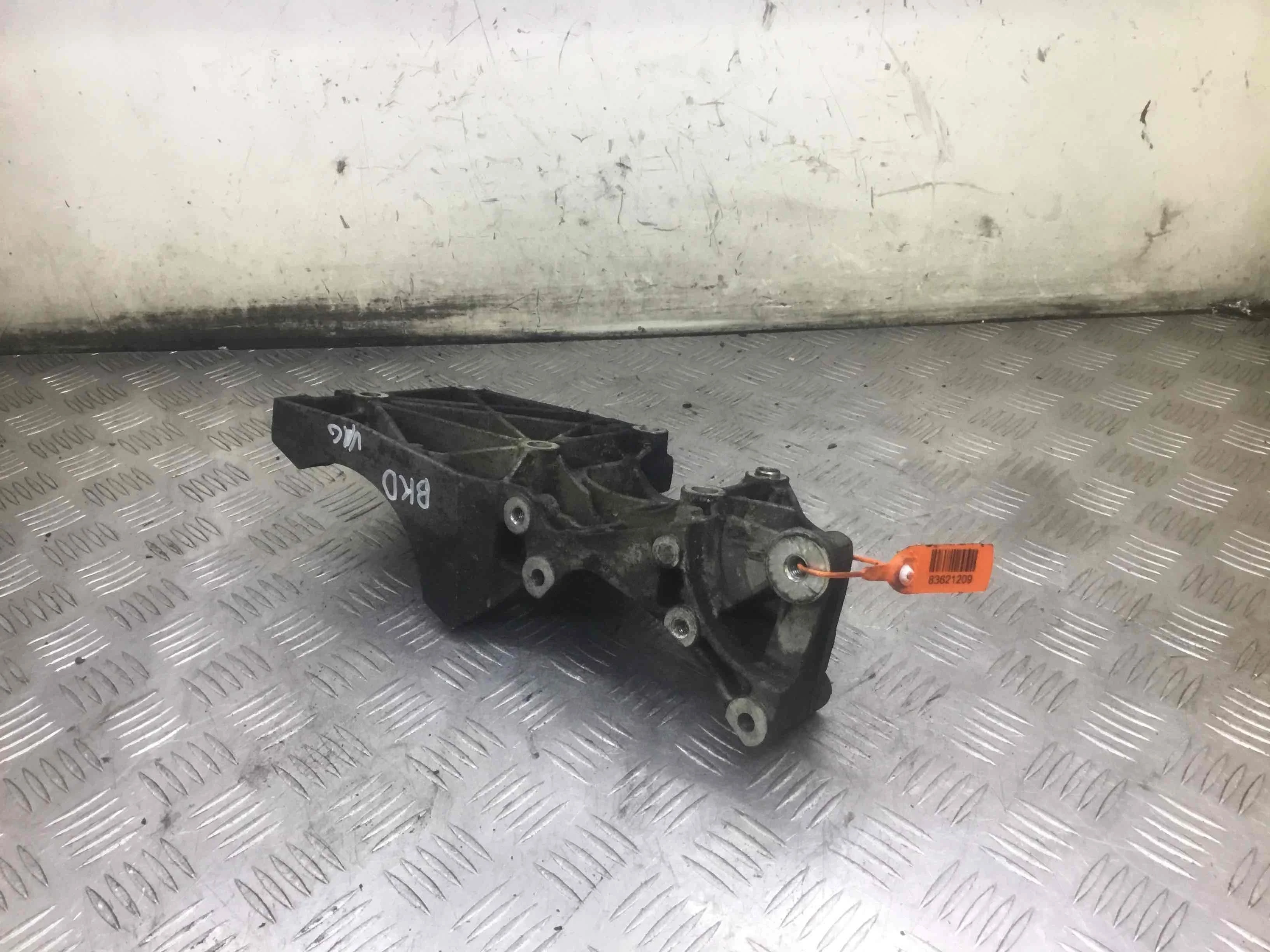 Кронштейн генератора SEAT Altea 1 поколение (2004-2009) дизель 2.0 TDI DSG